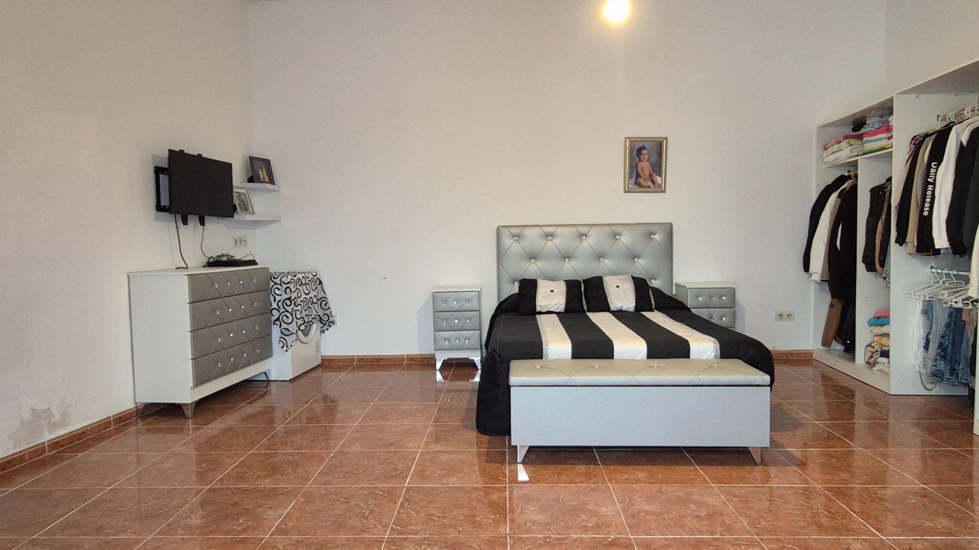 Planta Baja en el Cabanyal con gran Patio: ¡Tu Espacio para Barbacoas!