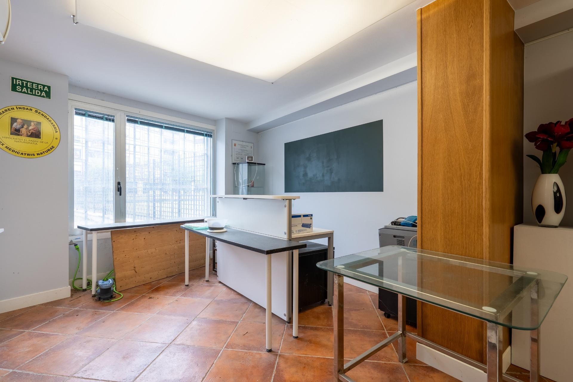 Local con acceso peatonal,  con múltiples posibilidades en Ondarroa