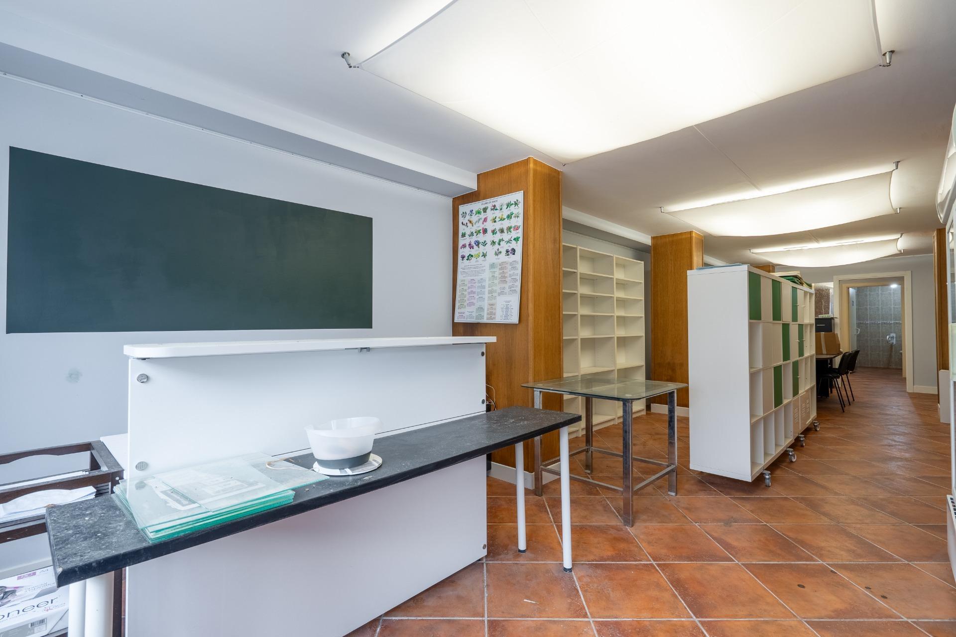 Local con acceso peatonal,  con múltiples posibilidades en Ondarroa