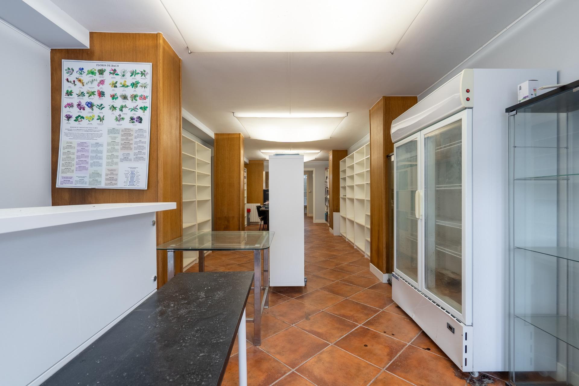 Local con acceso peatonal,  con múltiples posibilidades en Ondarroa