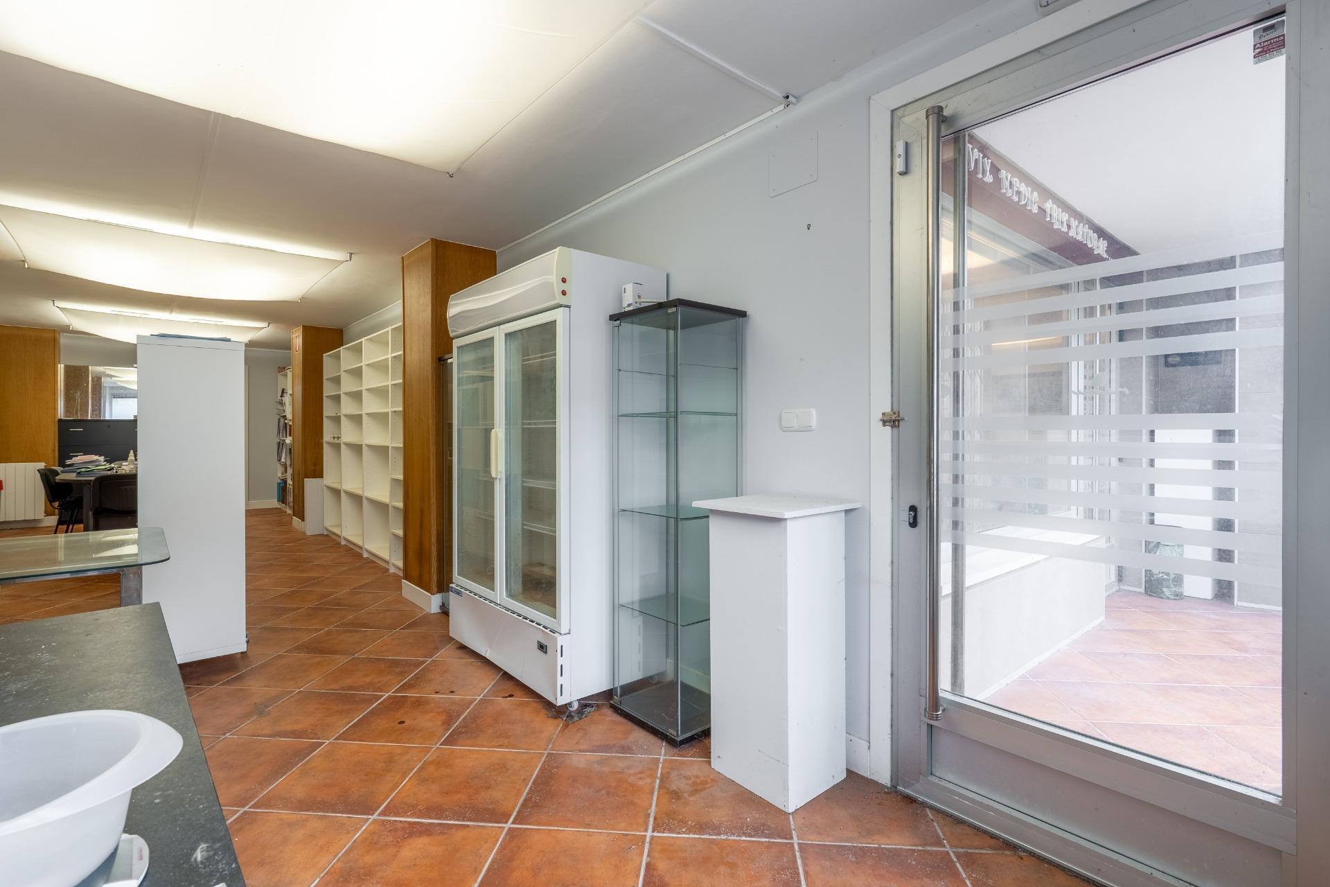 Local con acceso peatonal,  con múltiples posibilidades en Ondarroa