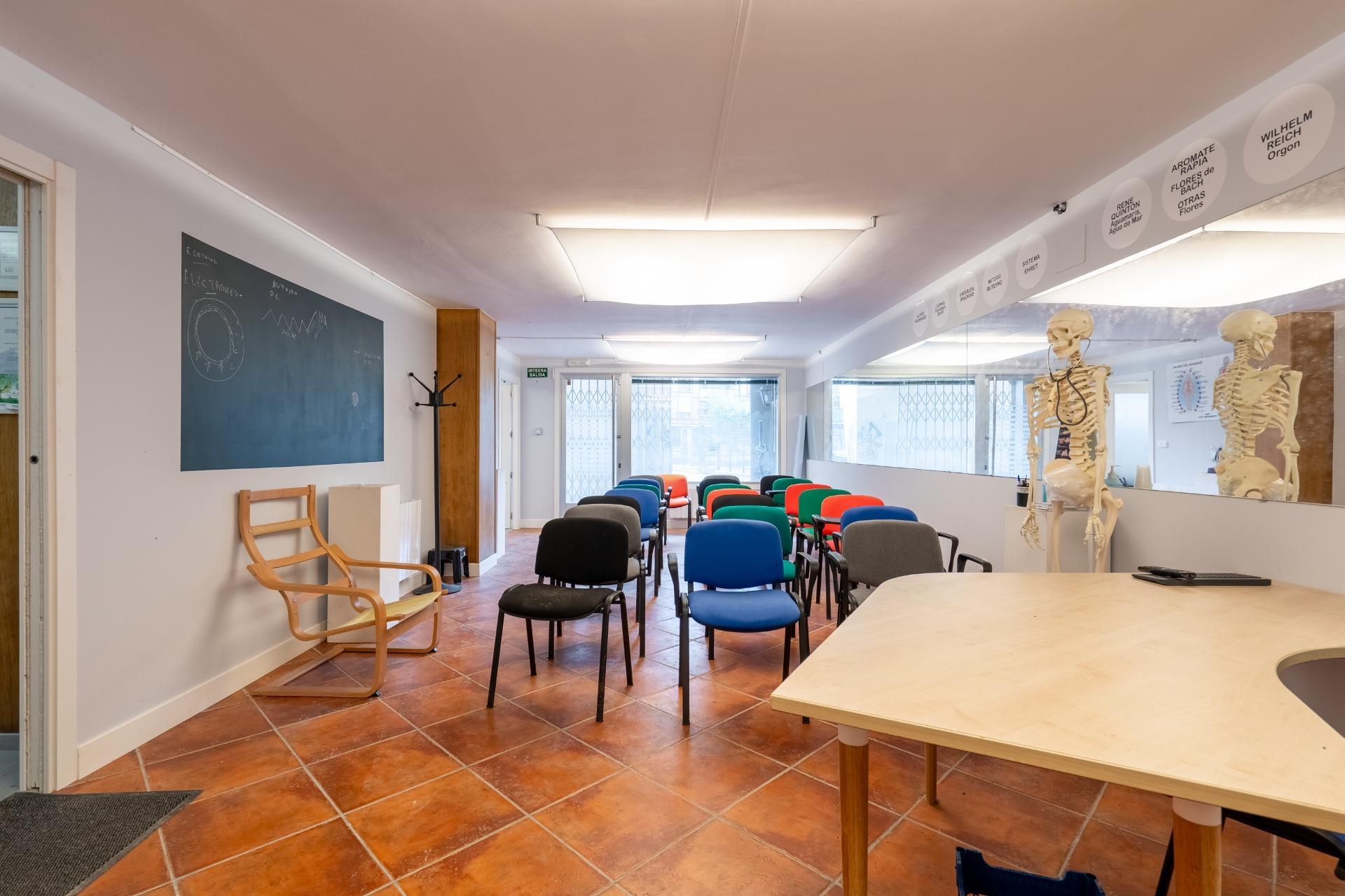 Local con acceso peatonal,  con múltiples posibilidades en Ondarroa