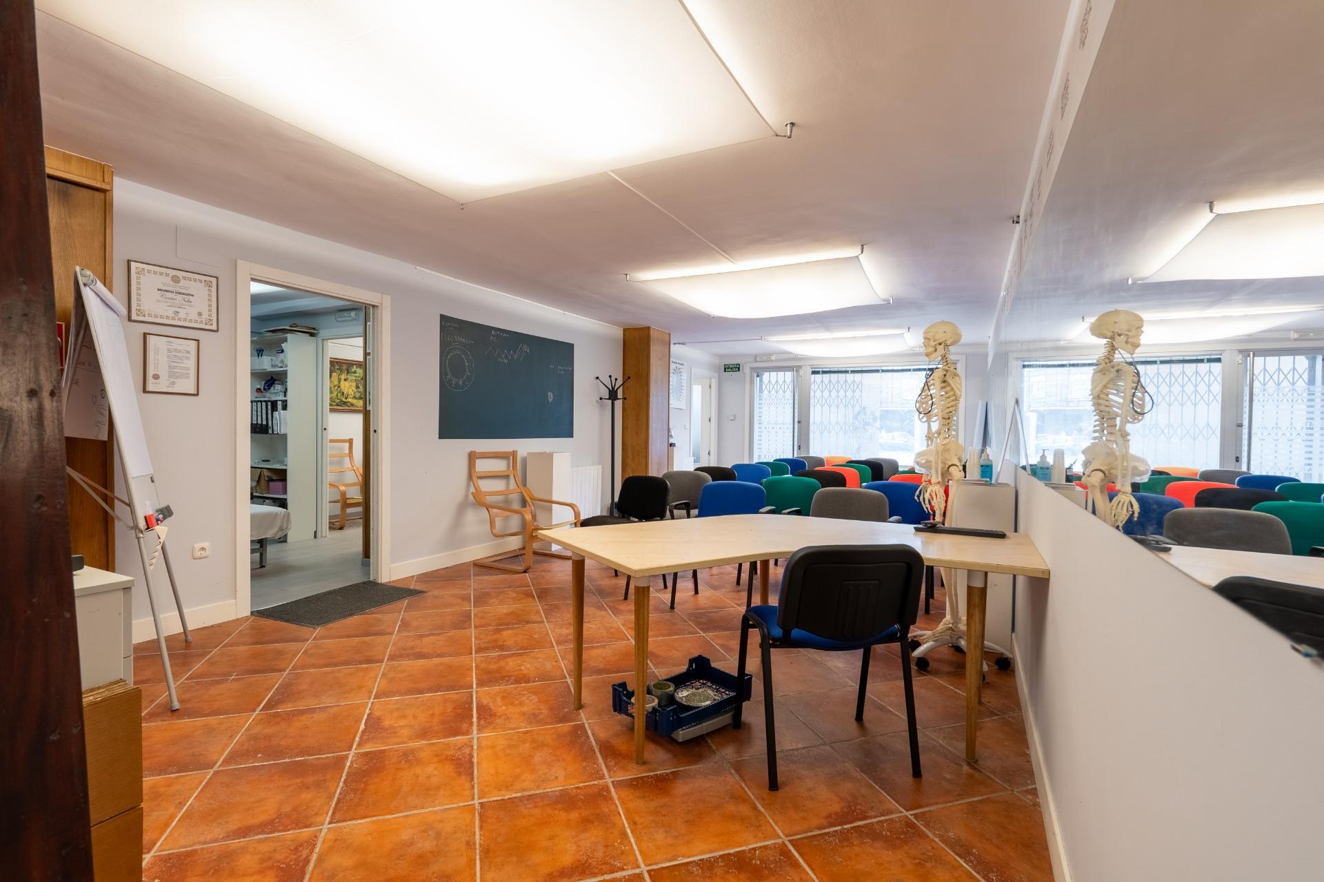 Local con acceso peatonal,  con múltiples posibilidades en Ondarroa