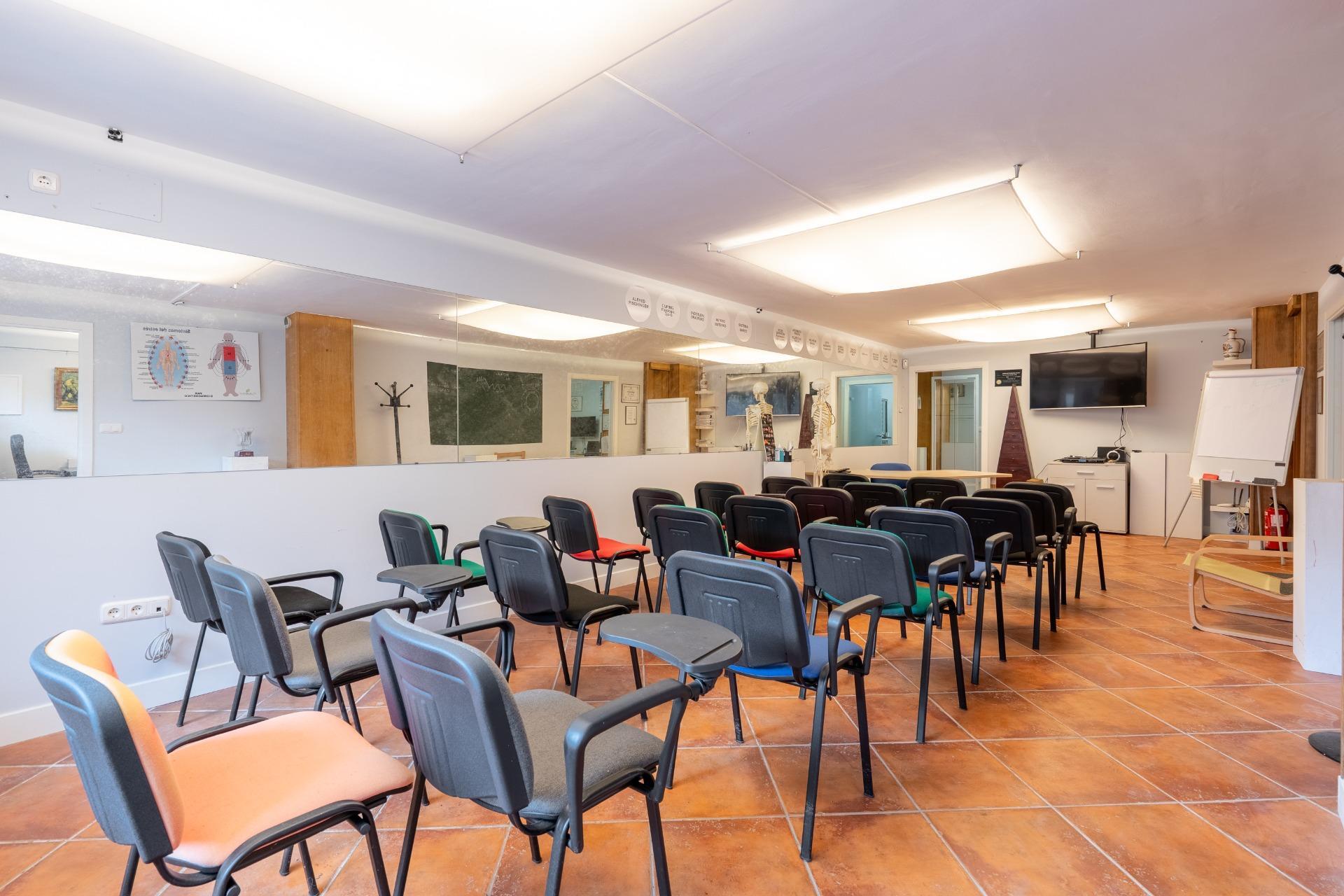 Local con acceso peatonal,  con múltiples posibilidades en Ondarroa