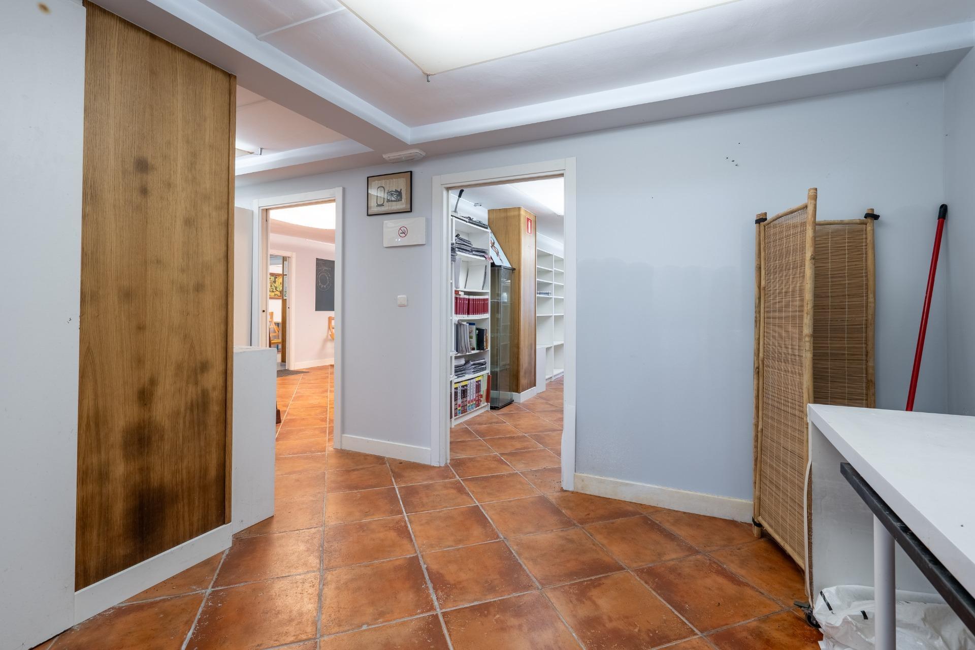 Local con acceso peatonal,  con múltiples posibilidades en Ondarroa