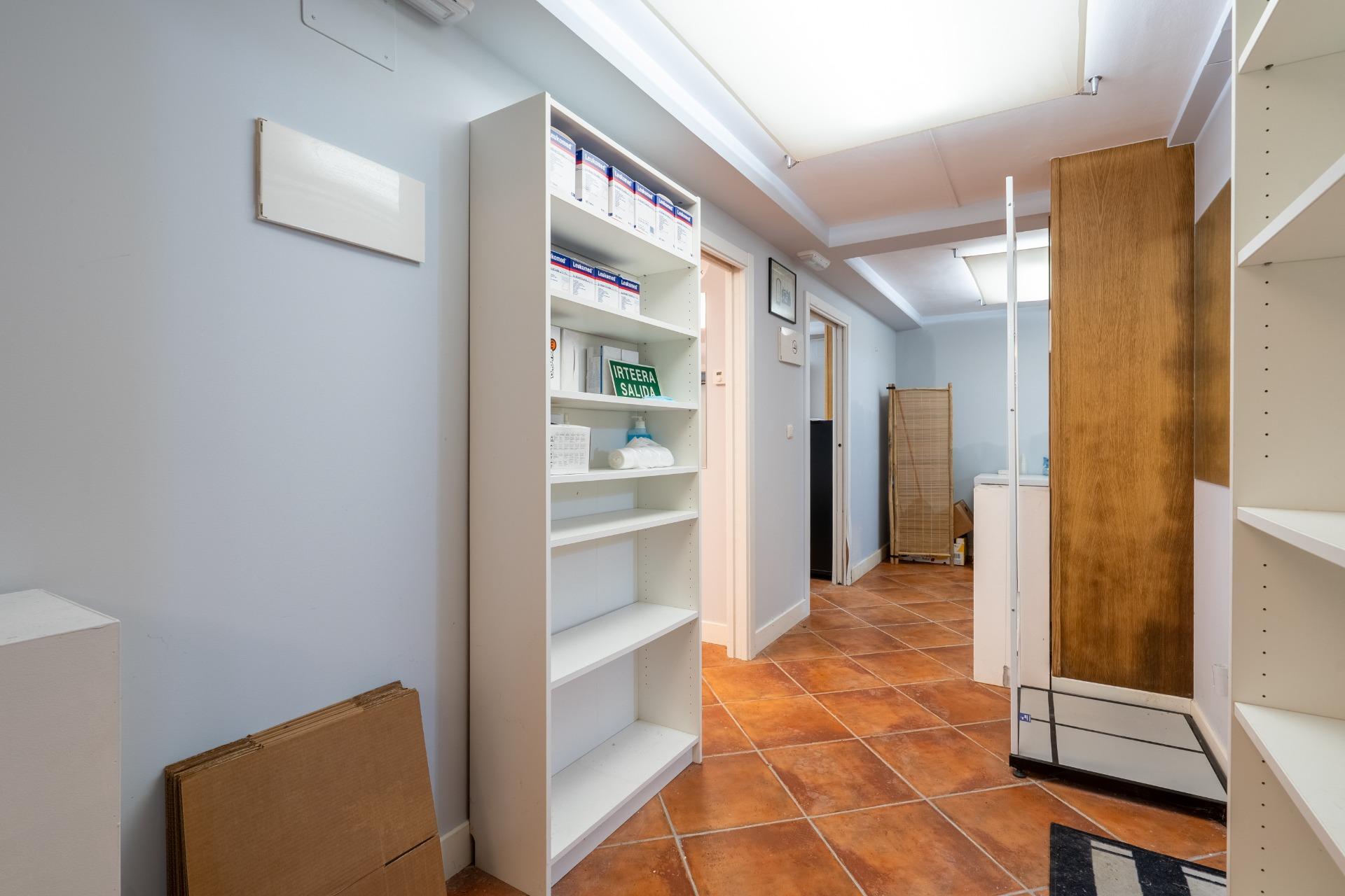 Local con acceso peatonal,  con múltiples posibilidades en Ondarroa