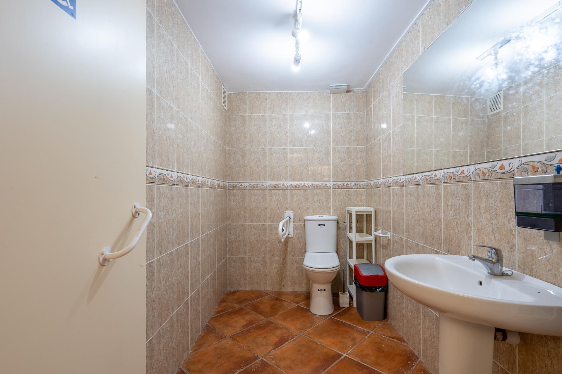 Local con acceso peatonal,  con múltiples posibilidades en Ondarroa