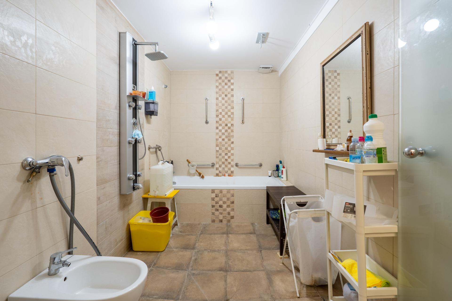 Local con acceso peatonal,  con múltiples posibilidades en Ondarroa