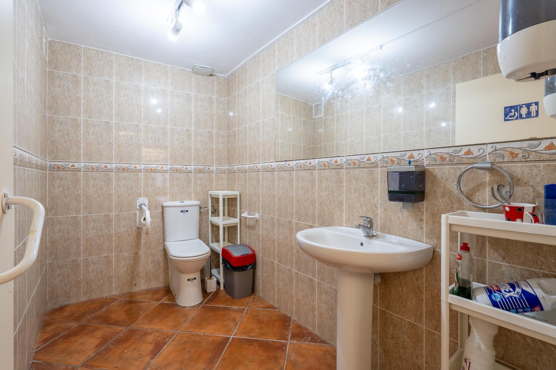 Local con acceso peatonal,  con múltiples posibilidades en Ondarroa