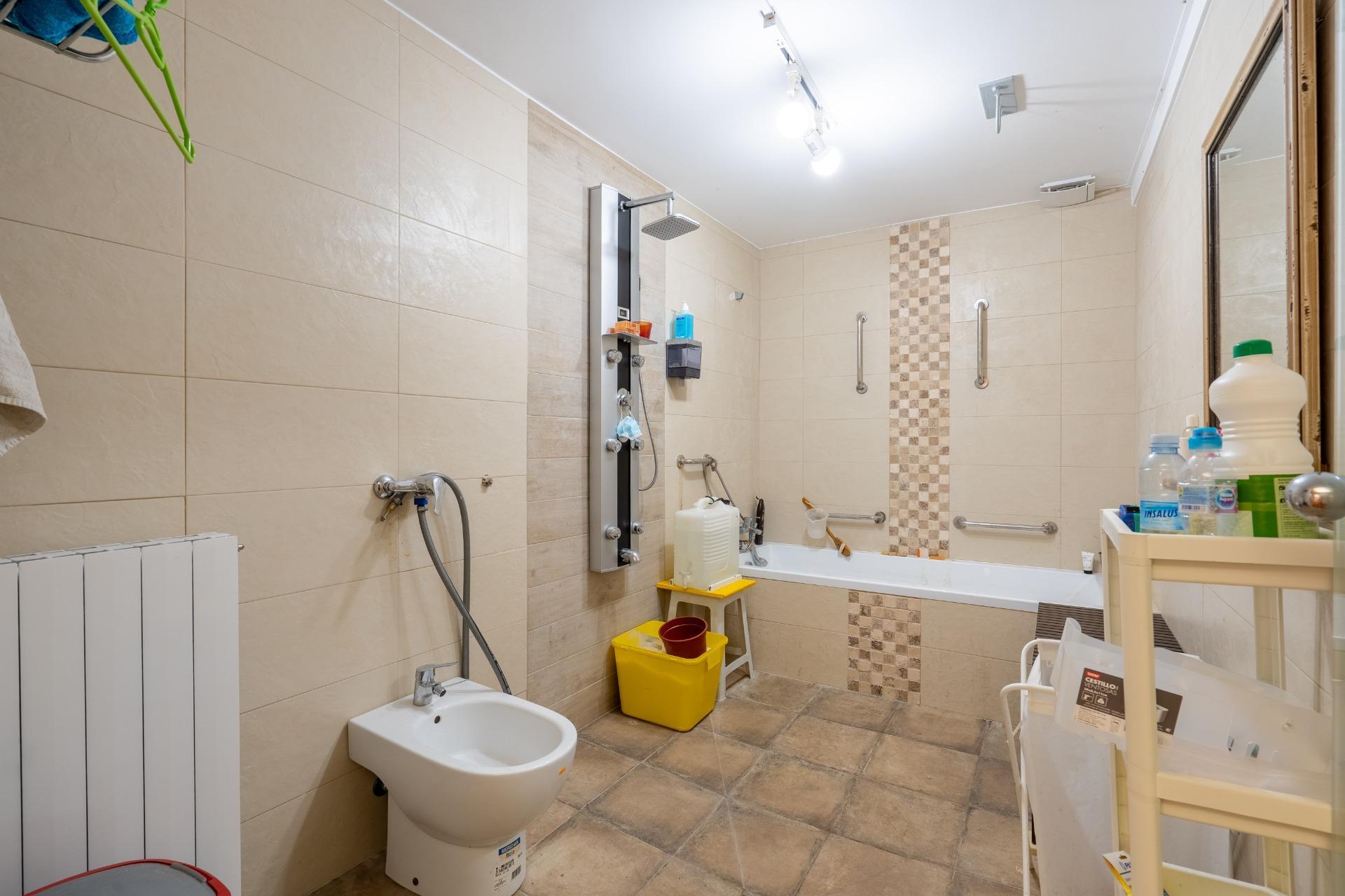 Local con acceso peatonal,  con múltiples posibilidades en Ondarroa