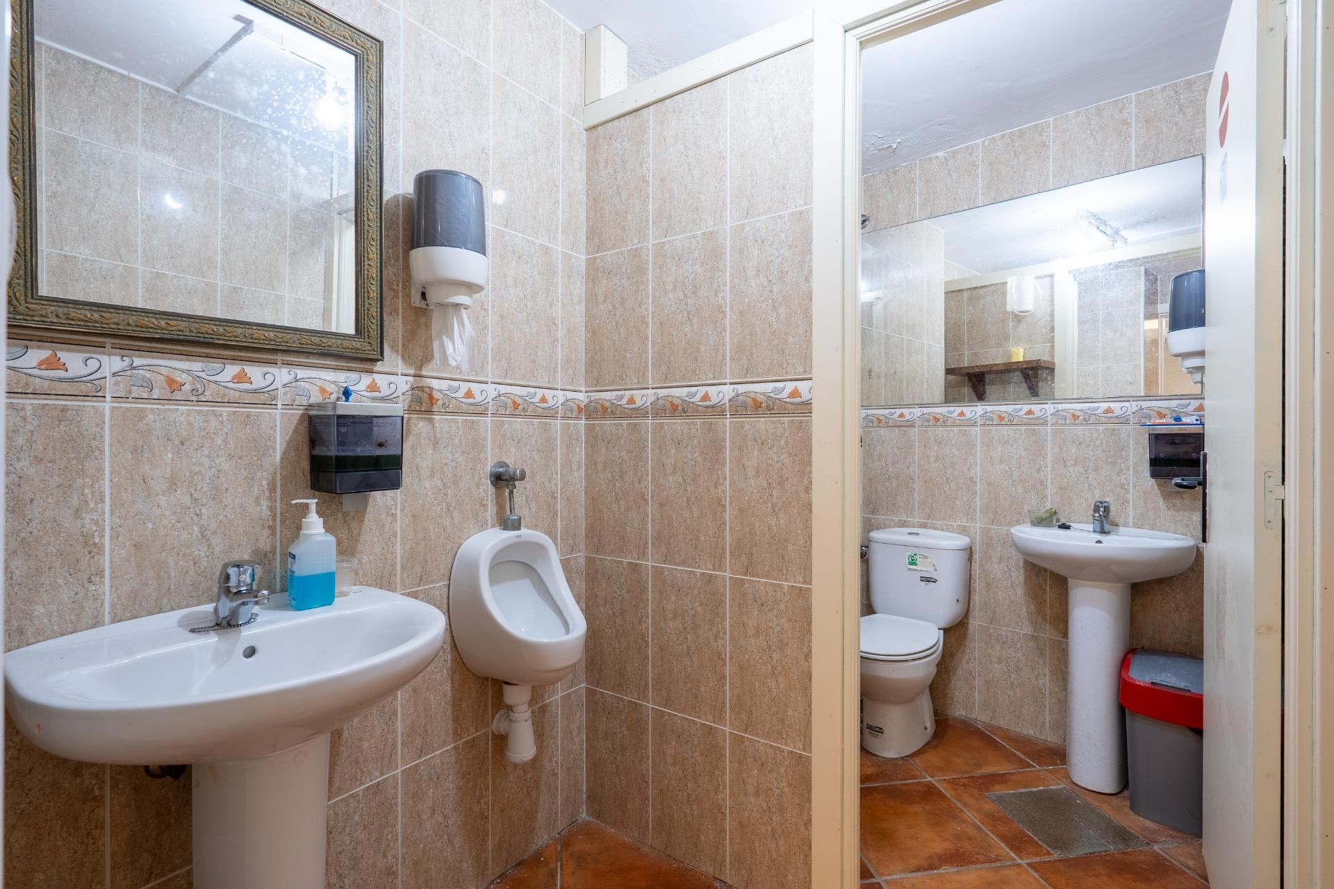 Local con acceso peatonal,  con múltiples posibilidades en Ondarroa