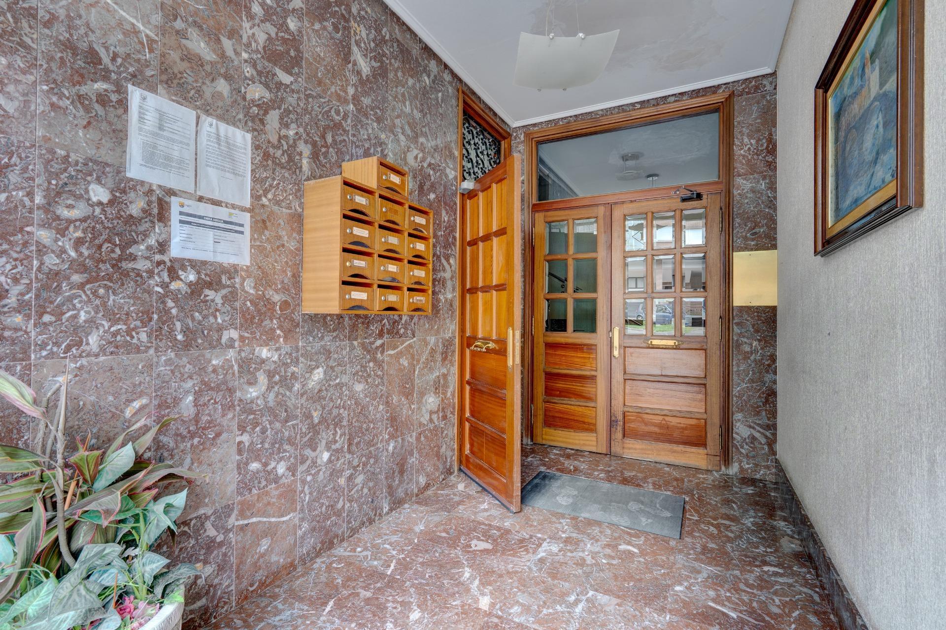 Local con acceso peatonal,  con múltiples posibilidades en Ondarroa