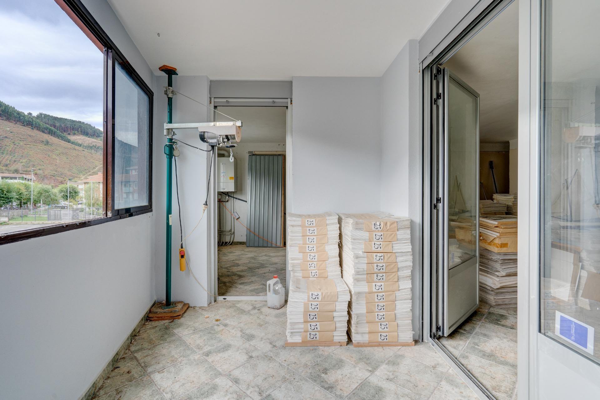 Local con acceso peatonal,  con múltiples posibilidades en Ondarroa