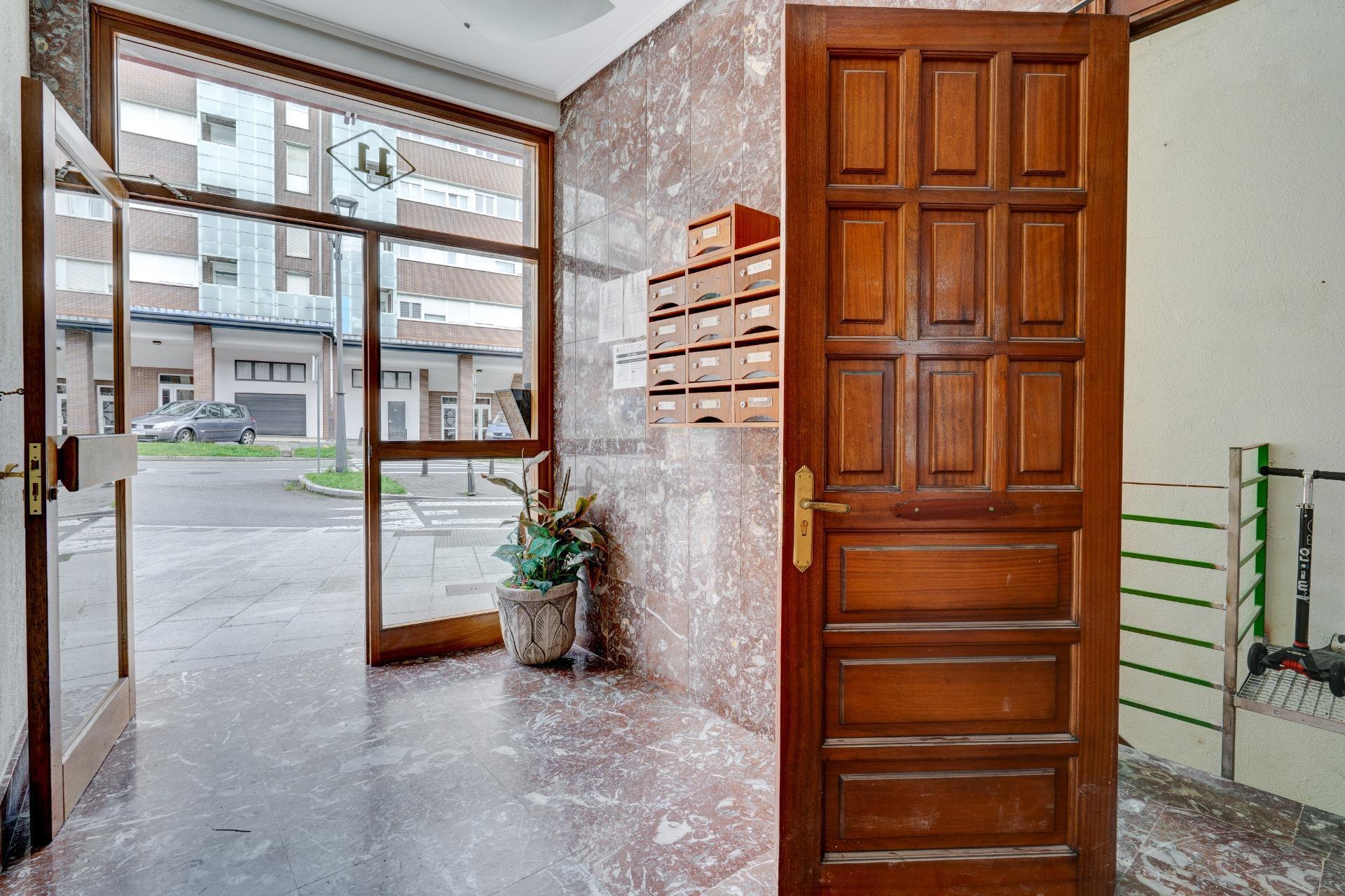 Local con acceso peatonal,  con múltiples posibilidades en Ondarroa