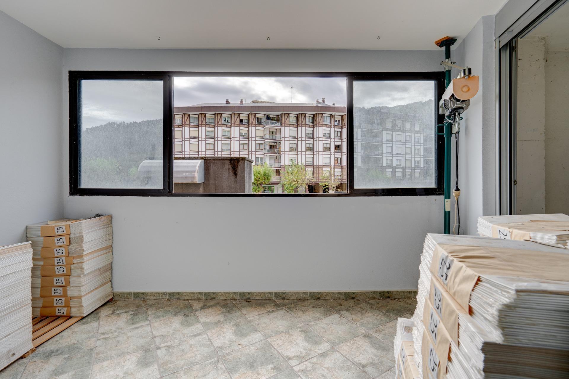 Local con acceso peatonal,  con múltiples posibilidades en Ondarroa