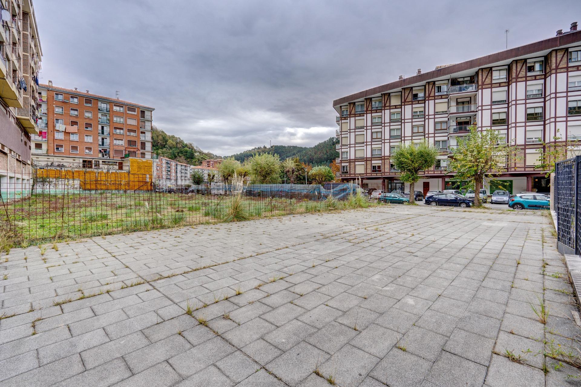 Local con acceso peatonal,  con múltiples posibilidades en Ondarroa