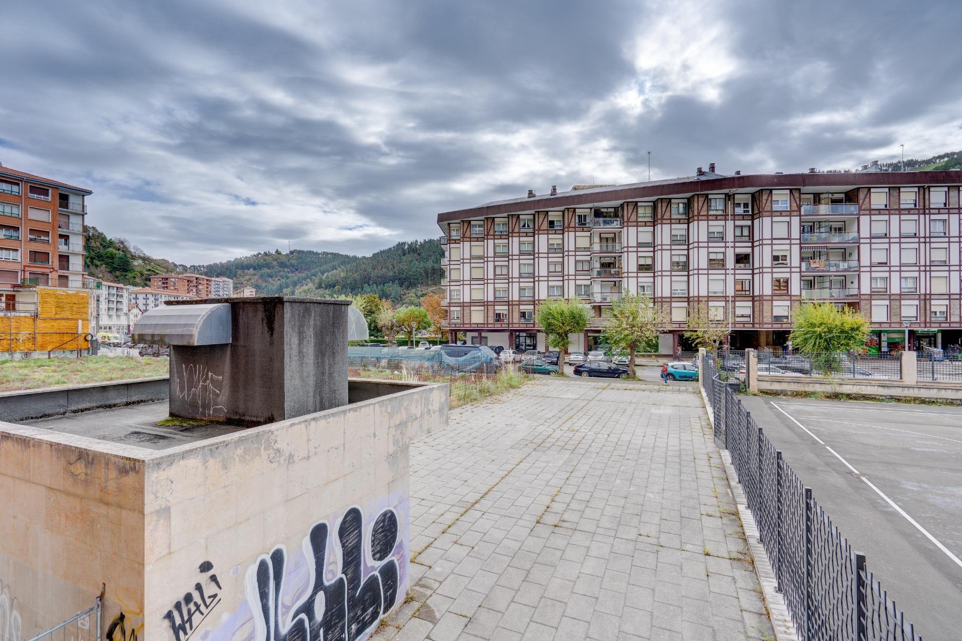 Local con acceso peatonal,  con múltiples posibilidades en Ondarroa