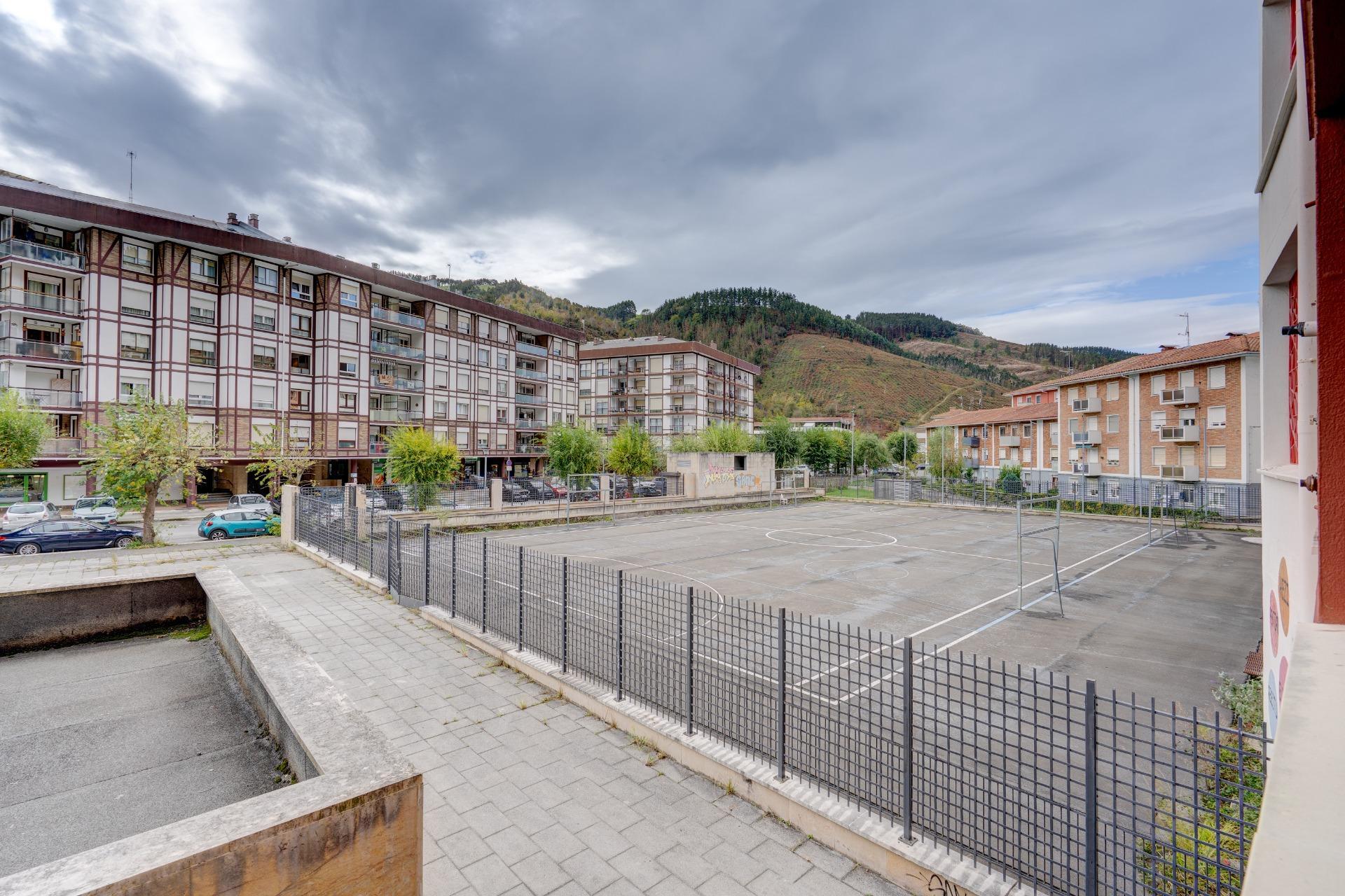 Local con acceso peatonal,  con múltiples posibilidades en Ondarroa