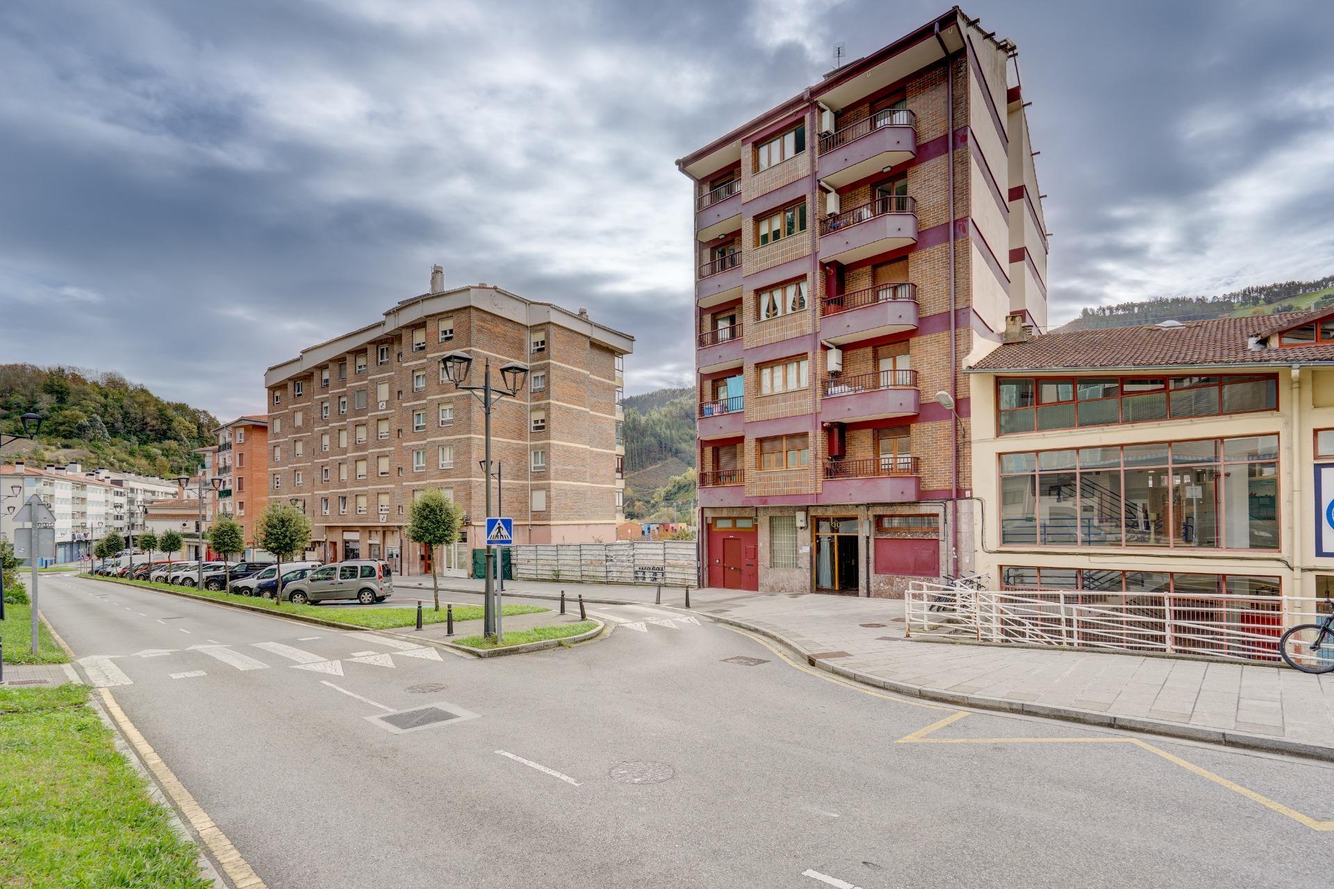 Local con acceso peatonal,  con múltiples posibilidades en Ondarroa