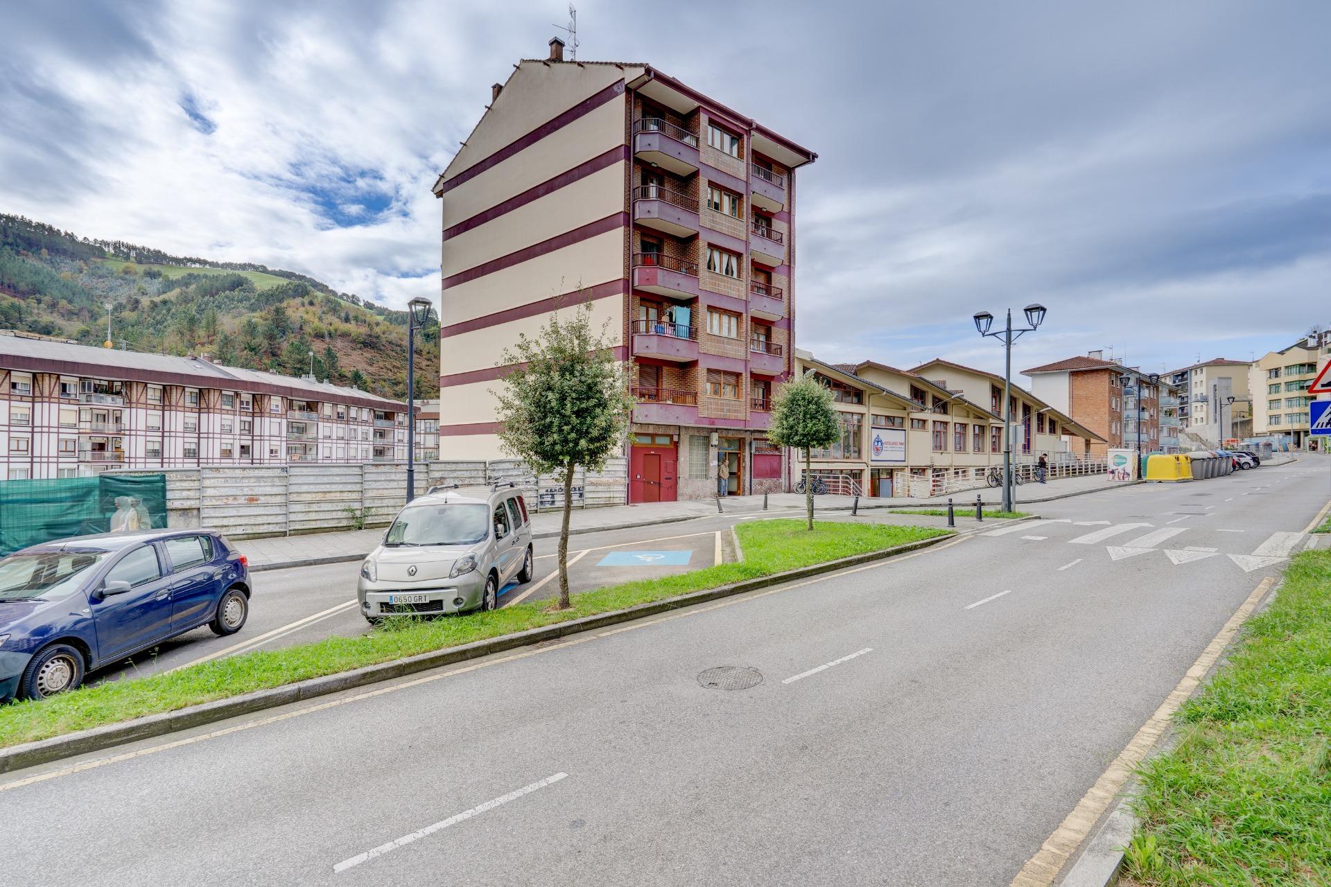 Local con acceso peatonal,  con múltiples posibilidades en Ondarroa