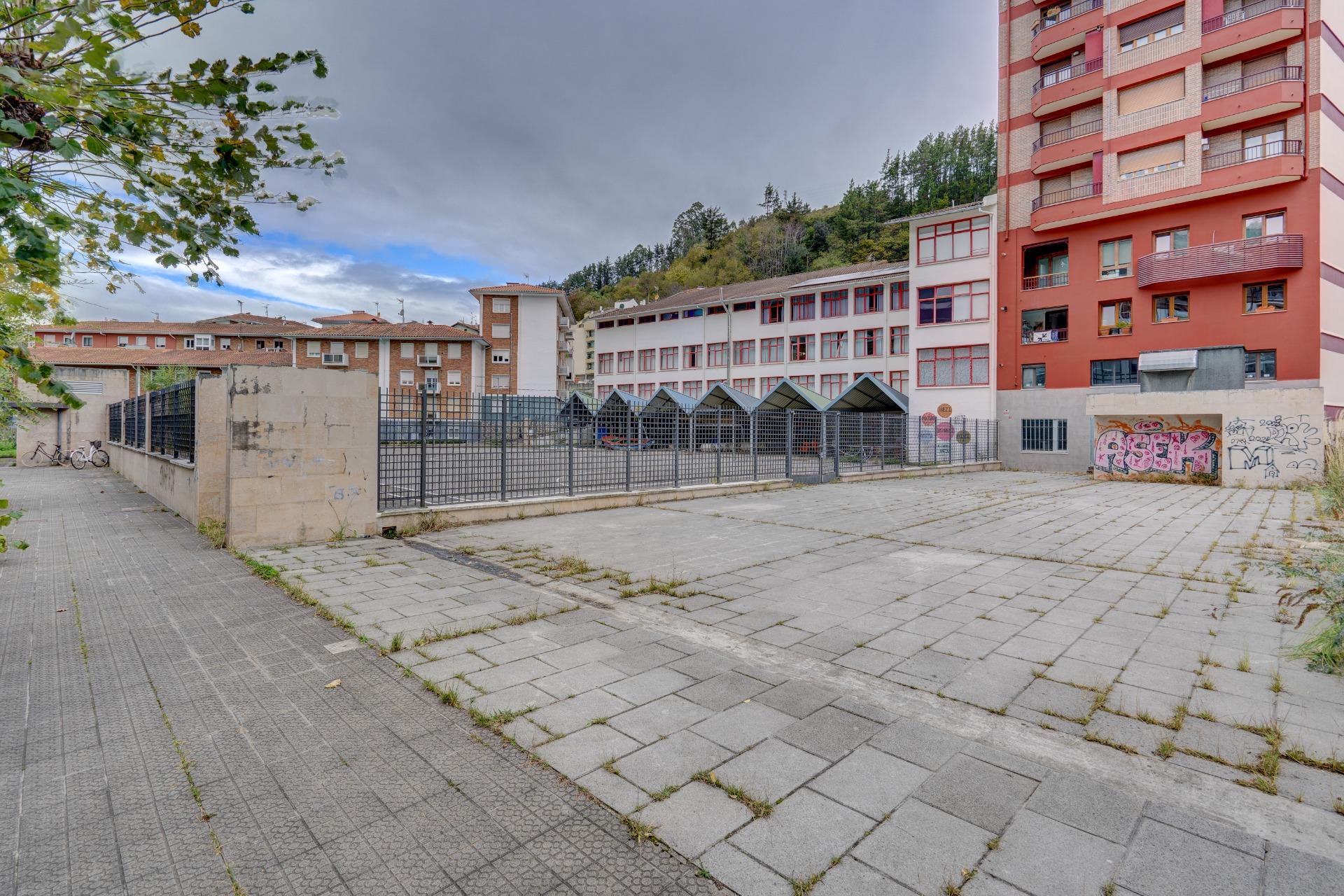 Local con acceso peatonal,  con múltiples posibilidades en Ondarroa