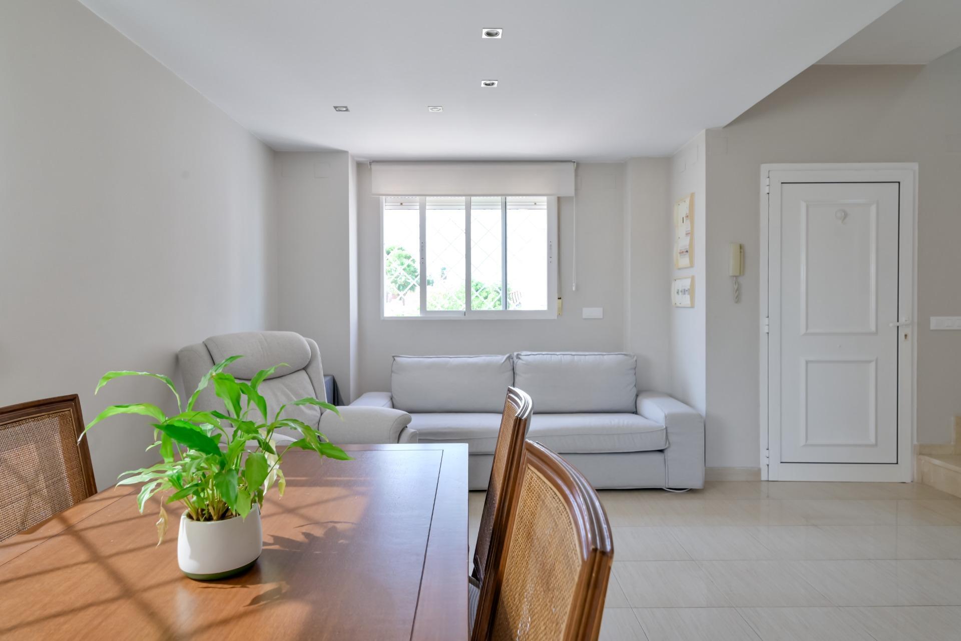 BONITA CASA UNIFAMILIAR CON PISCINA,  A 600 MTS. DEL MAR, PLAYA DE DAIMUS (VALENCIA)