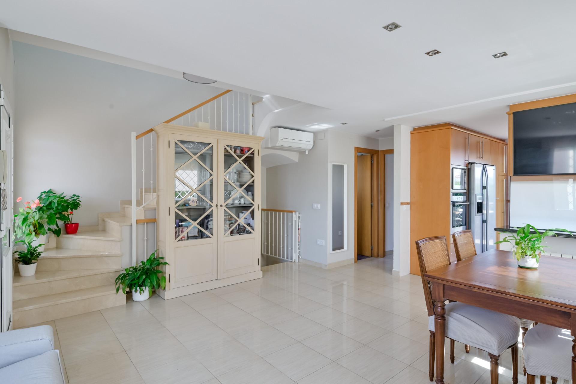 BONITA CASA UNIFAMILIAR CON PISCINA,  A 600 MTS. DEL MAR, PLAYA DE DAIMUS (VALENCIA)