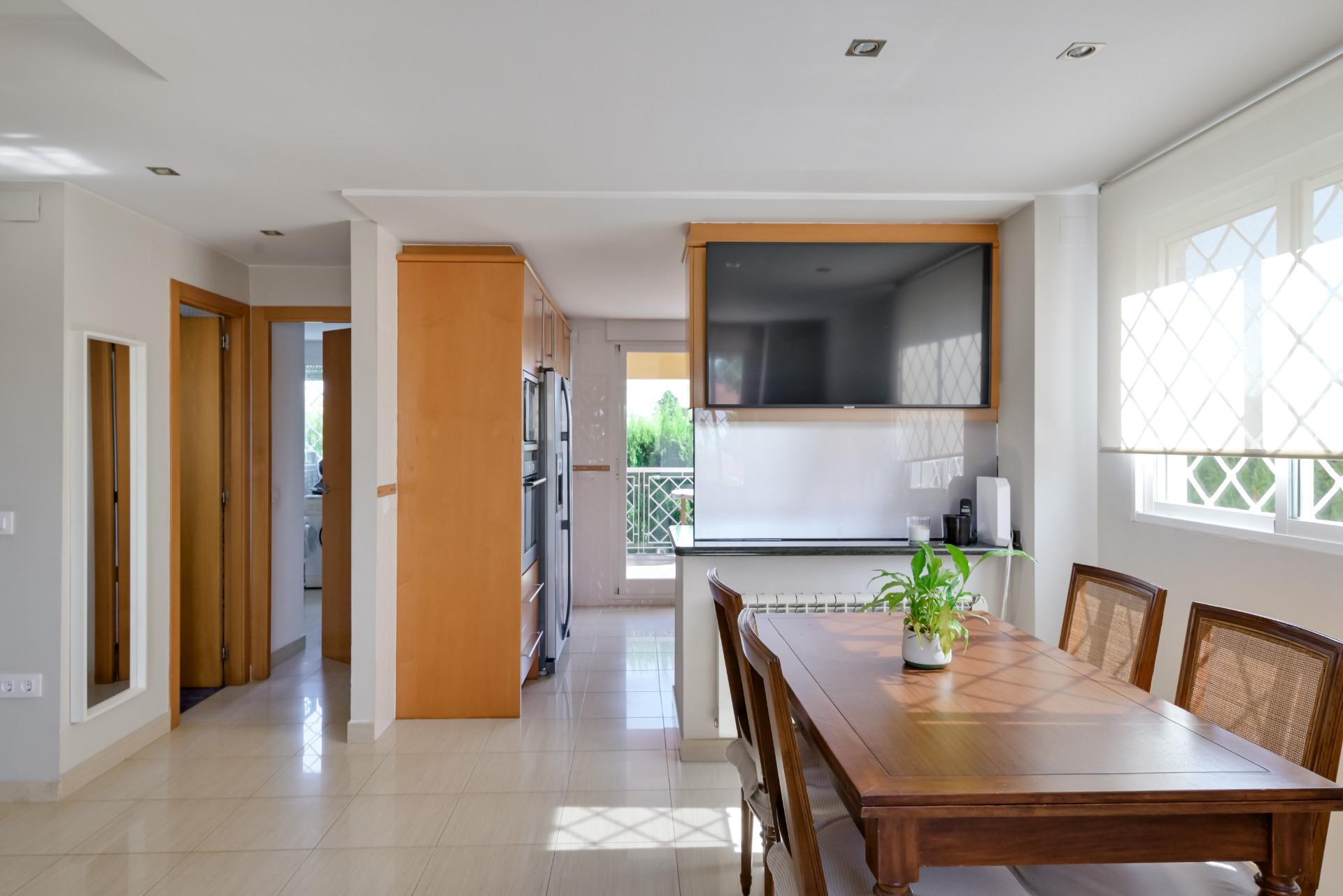 BONITA CASA UNIFAMILIAR CON PISCINA,  A 600 MTS. DEL MAR, PLAYA DE DAIMUS (VALENCIA)