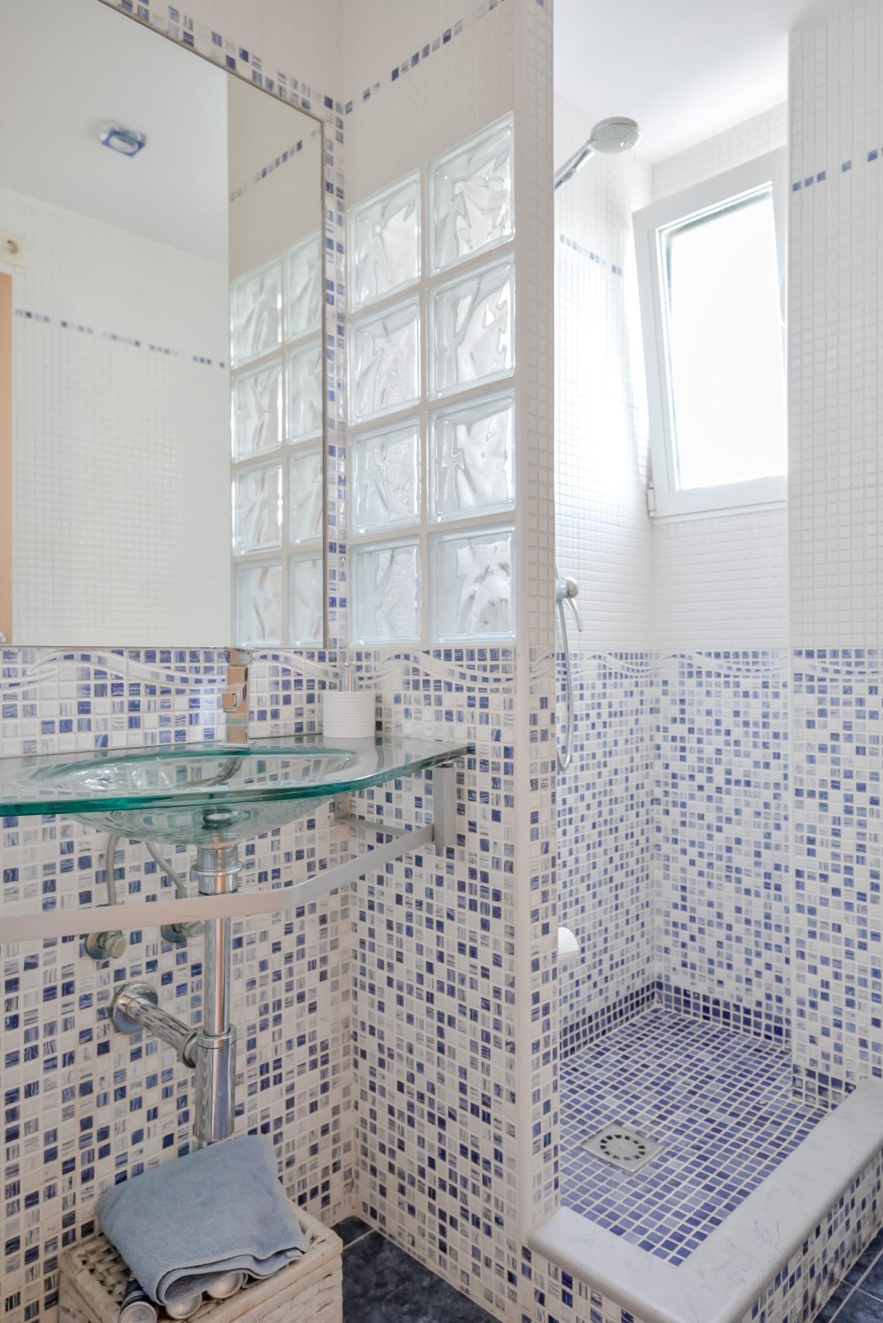 BONITA CASA UNIFAMILIAR CON PISCINA,  A 600 MTS. DEL MAR, PLAYA DE DAIMUS (VALENCIA)