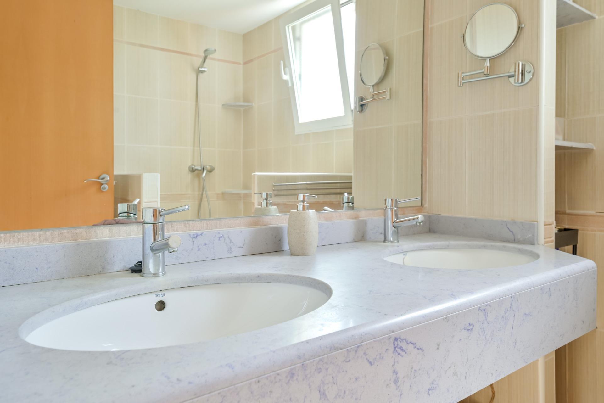 BONITA CASA UNIFAMILIAR CON PISCINA,  A 600 MTS. DEL MAR, PLAYA DE DAIMUS (VALENCIA)