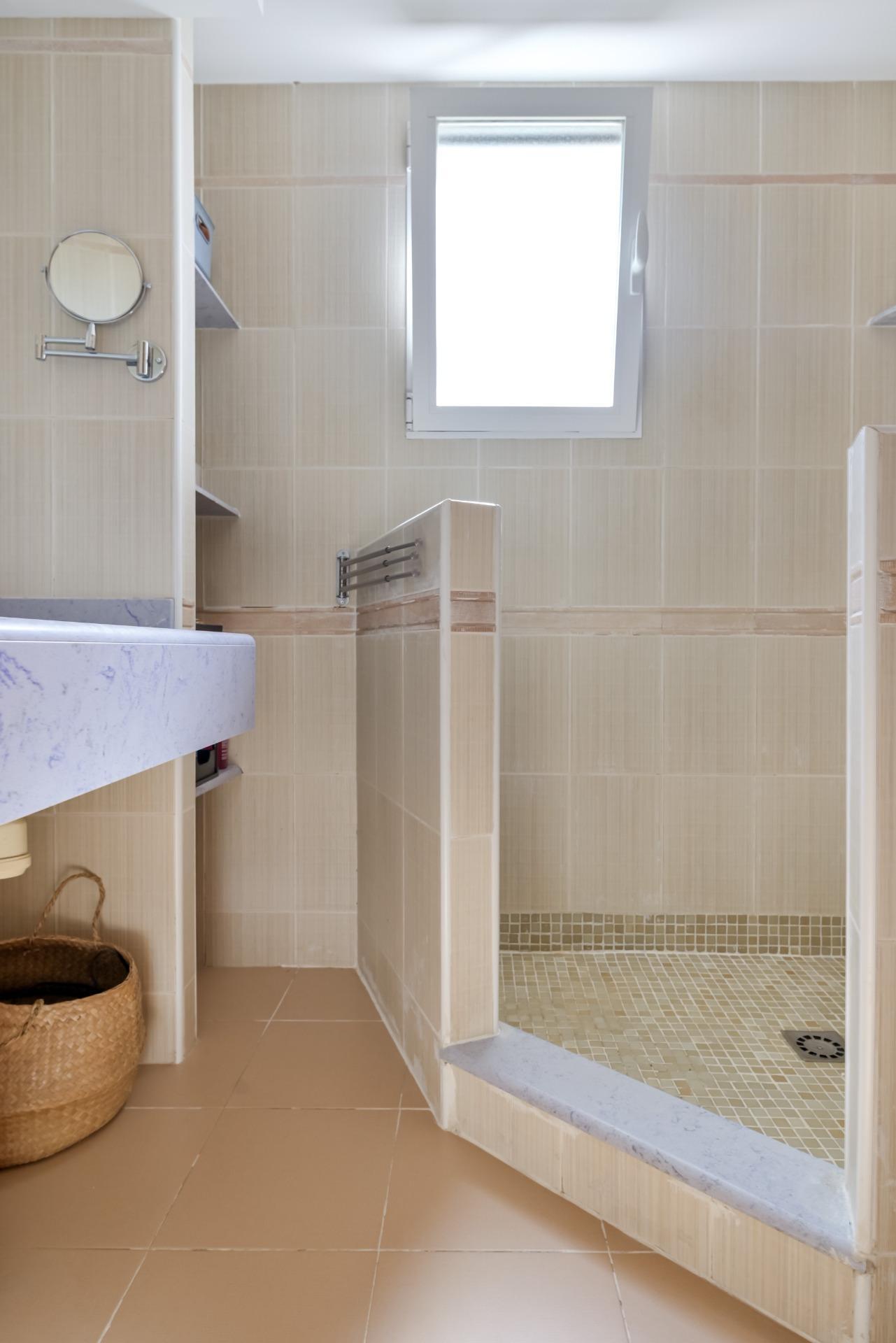 BONITA CASA UNIFAMILIAR CON PISCINA,  A 600 MTS. DEL MAR, PLAYA DE DAIMUS (VALENCIA)