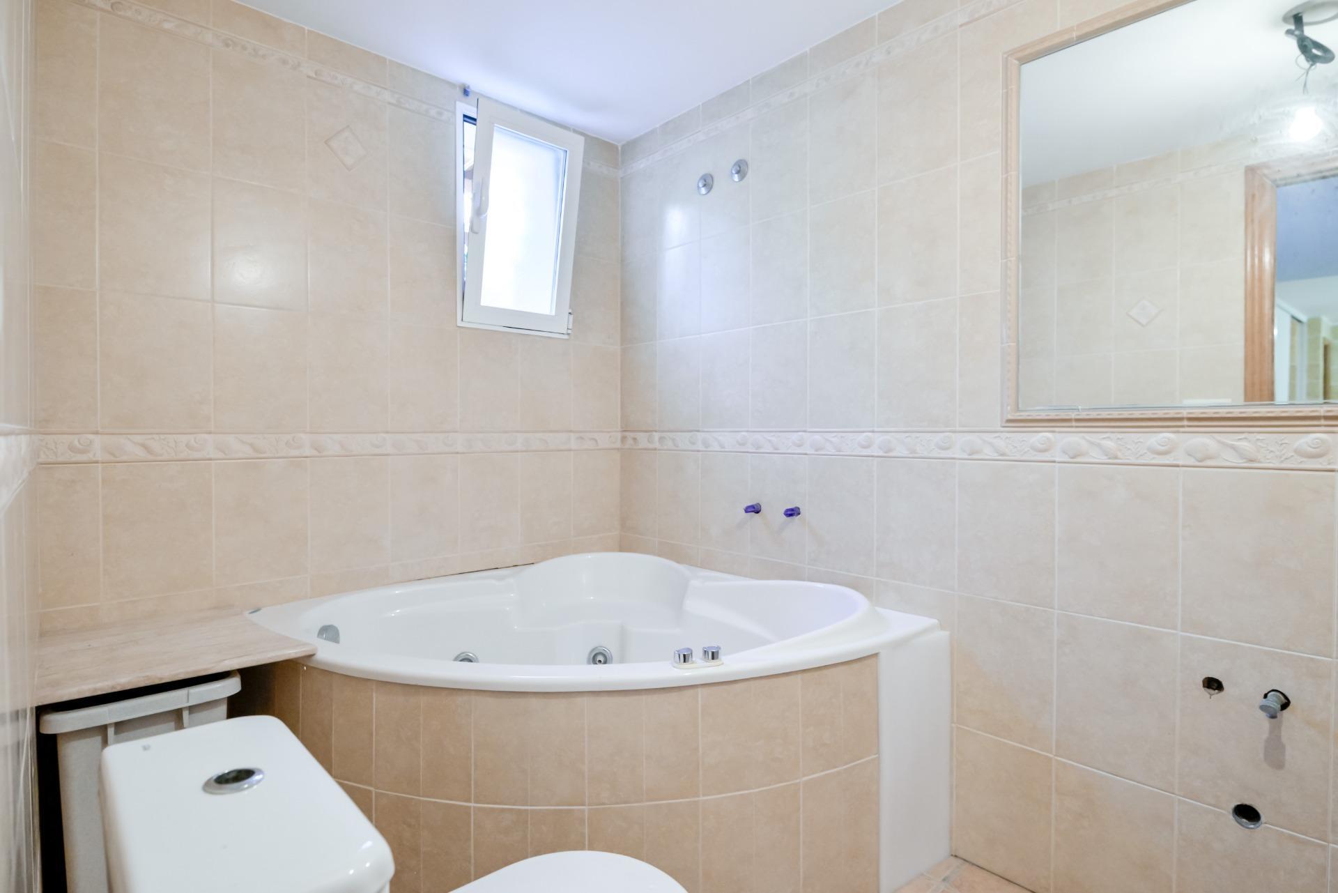 BONITA CASA UNIFAMILIAR CON PISCINA,  A 600 MTS. DEL MAR, PLAYA DE DAIMUS (VALENCIA)