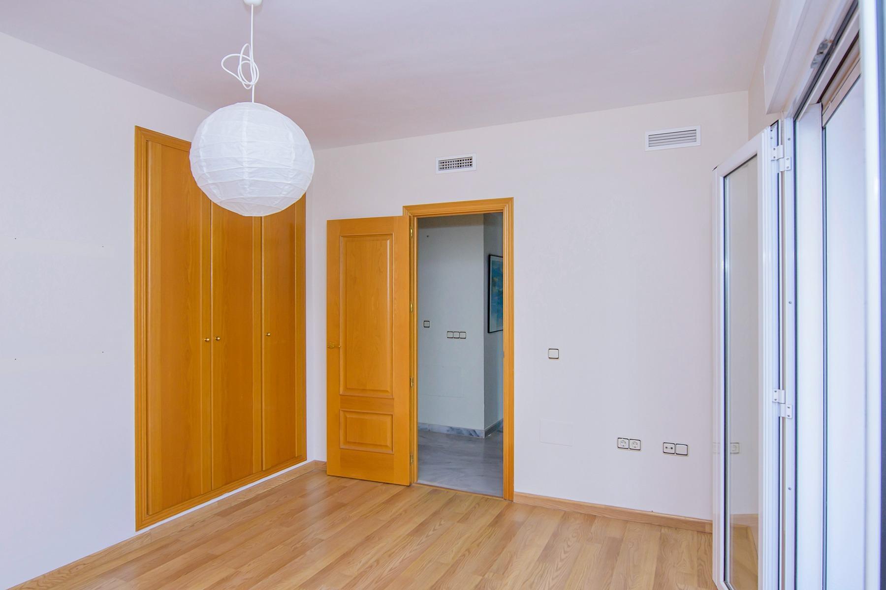 ¡Tu refugio de sol y mar te espera en el Residencial Las Tortugas, Carboneras!