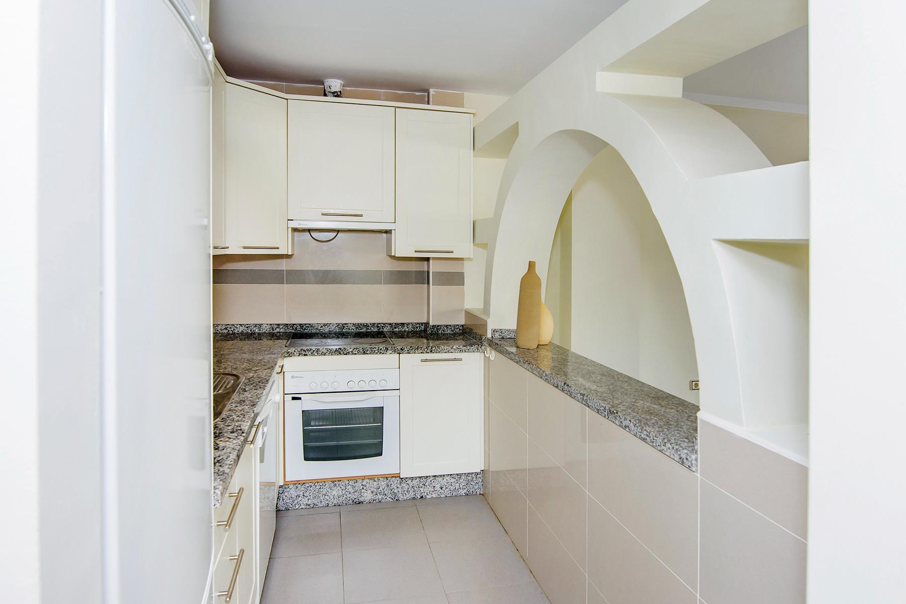 ¡Tu refugio de sol y mar te espera en el Residencial Las Tortugas, Carboneras!