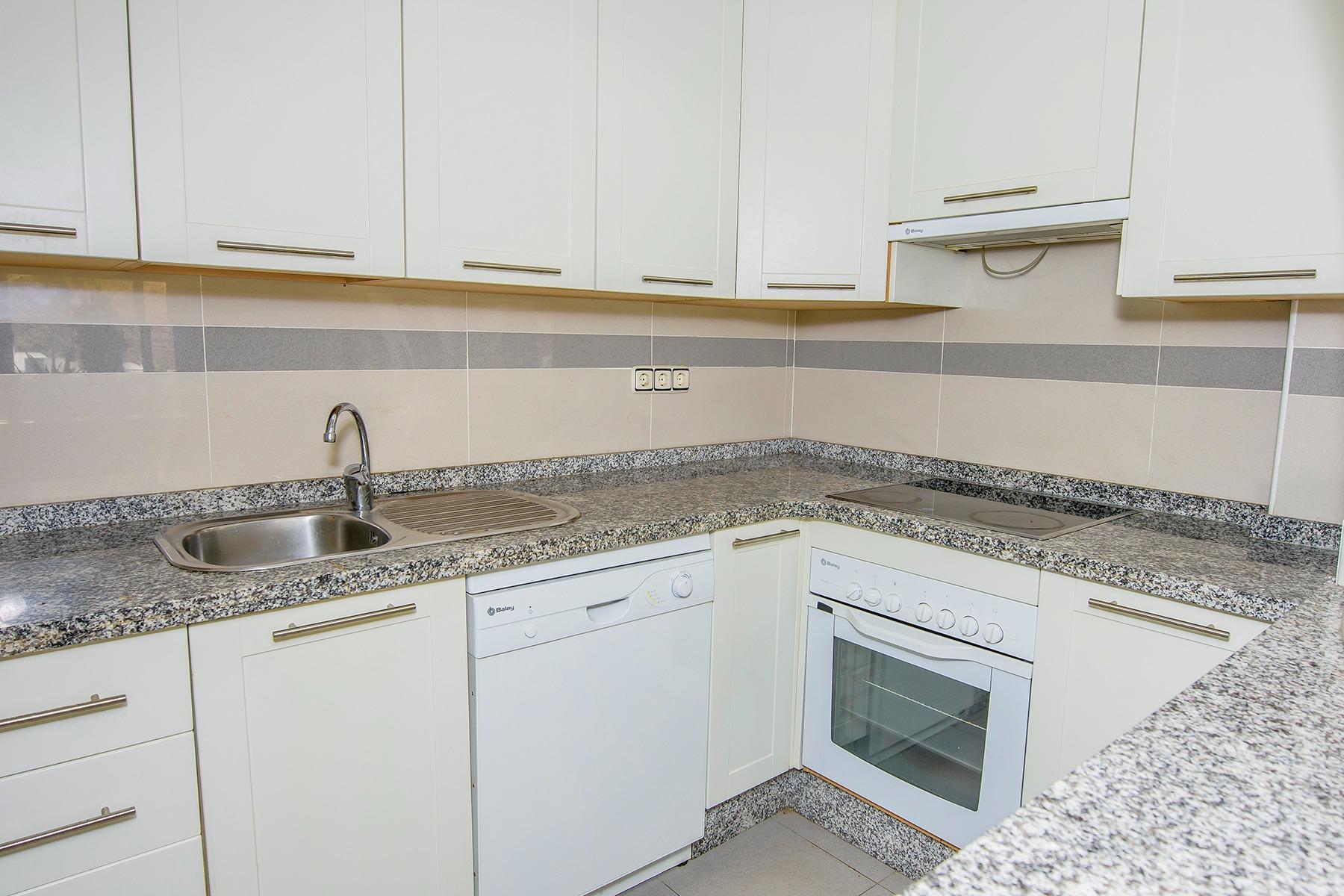 ¡Tu refugio de sol y mar te espera en el Residencial Las Tortugas, Carboneras!