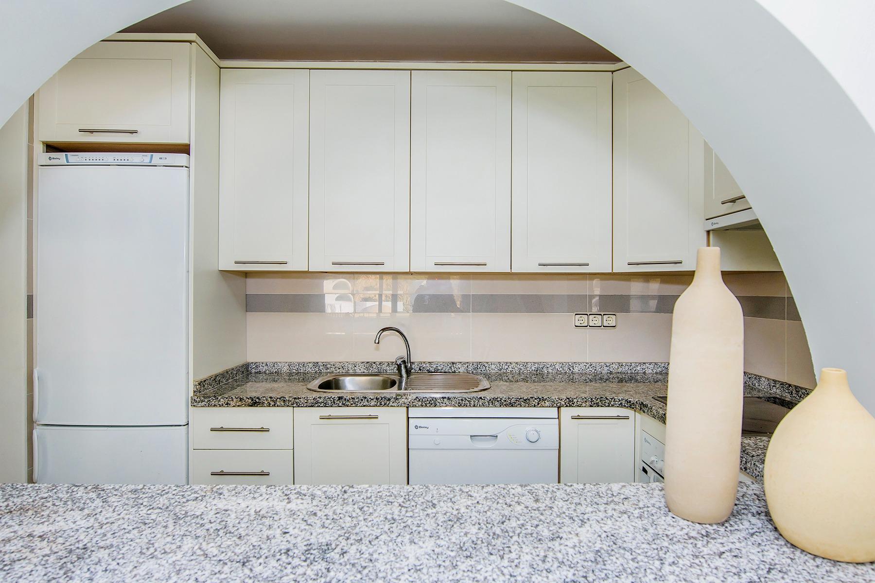 ¡Tu refugio de sol y mar te espera en el Residencial Las Tortugas, Carboneras!