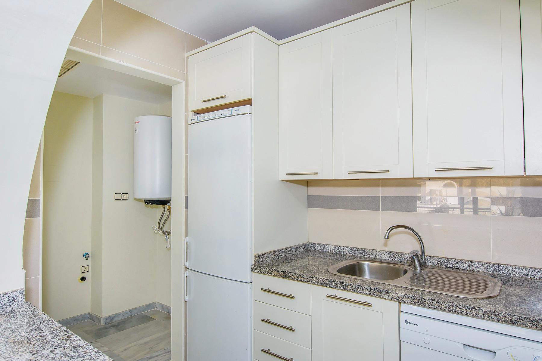 ¡Tu refugio de sol y mar te espera en el Residencial Las Tortugas, Carboneras!