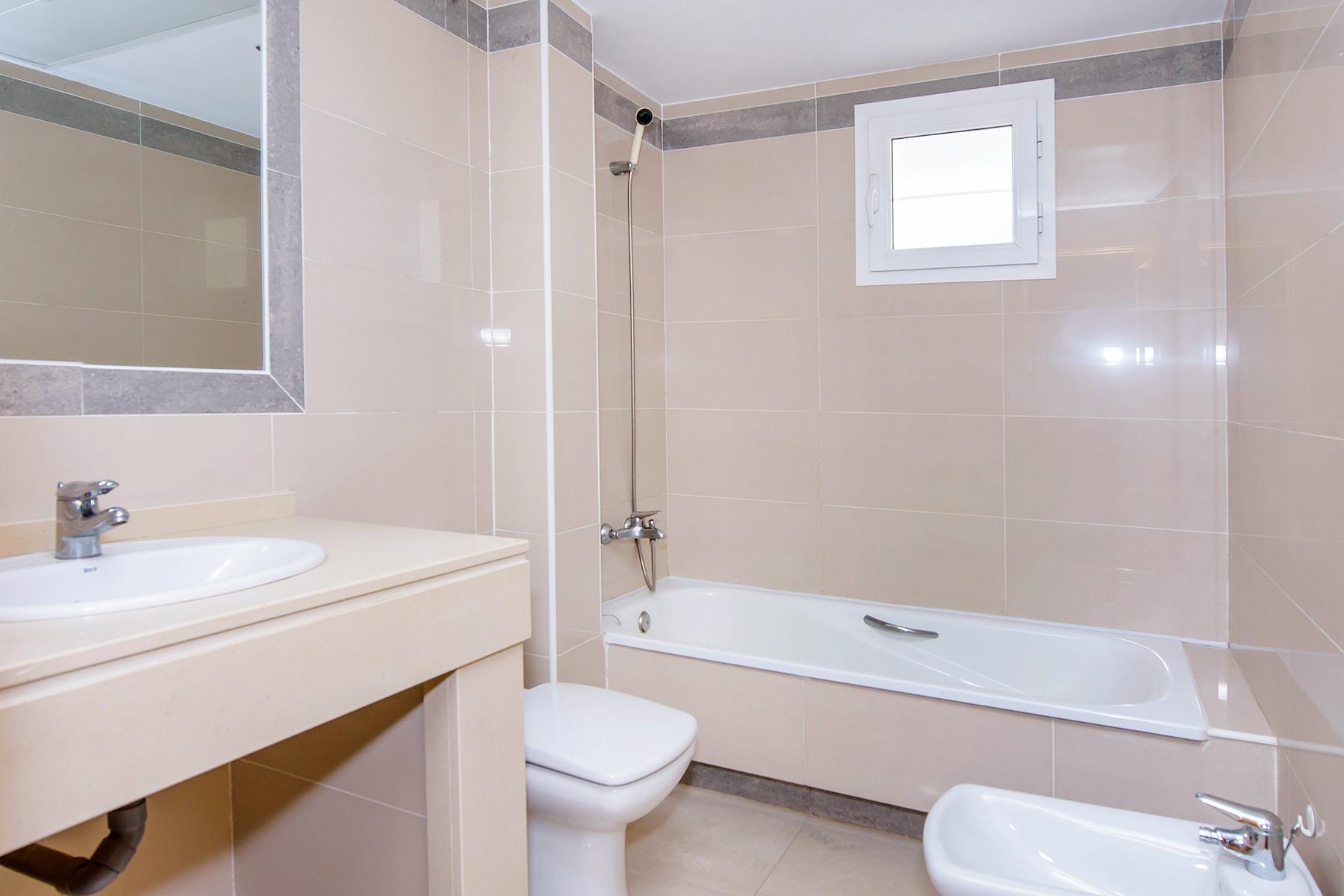 ¡Tu refugio de sol y mar te espera en el Residencial Las Tortugas, Carboneras!