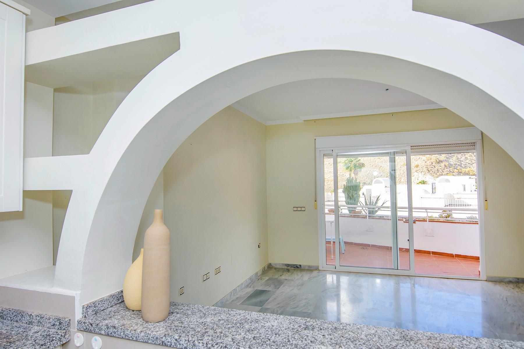 ¡Tu refugio de sol y mar te espera en el Residencial Las Tortugas, Carboneras!