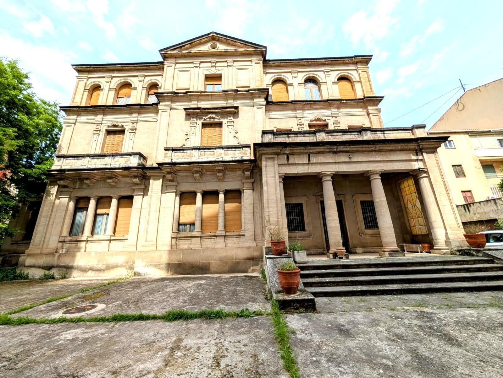 Palacete en venta para nueva delegación de Empresas en Alcoy