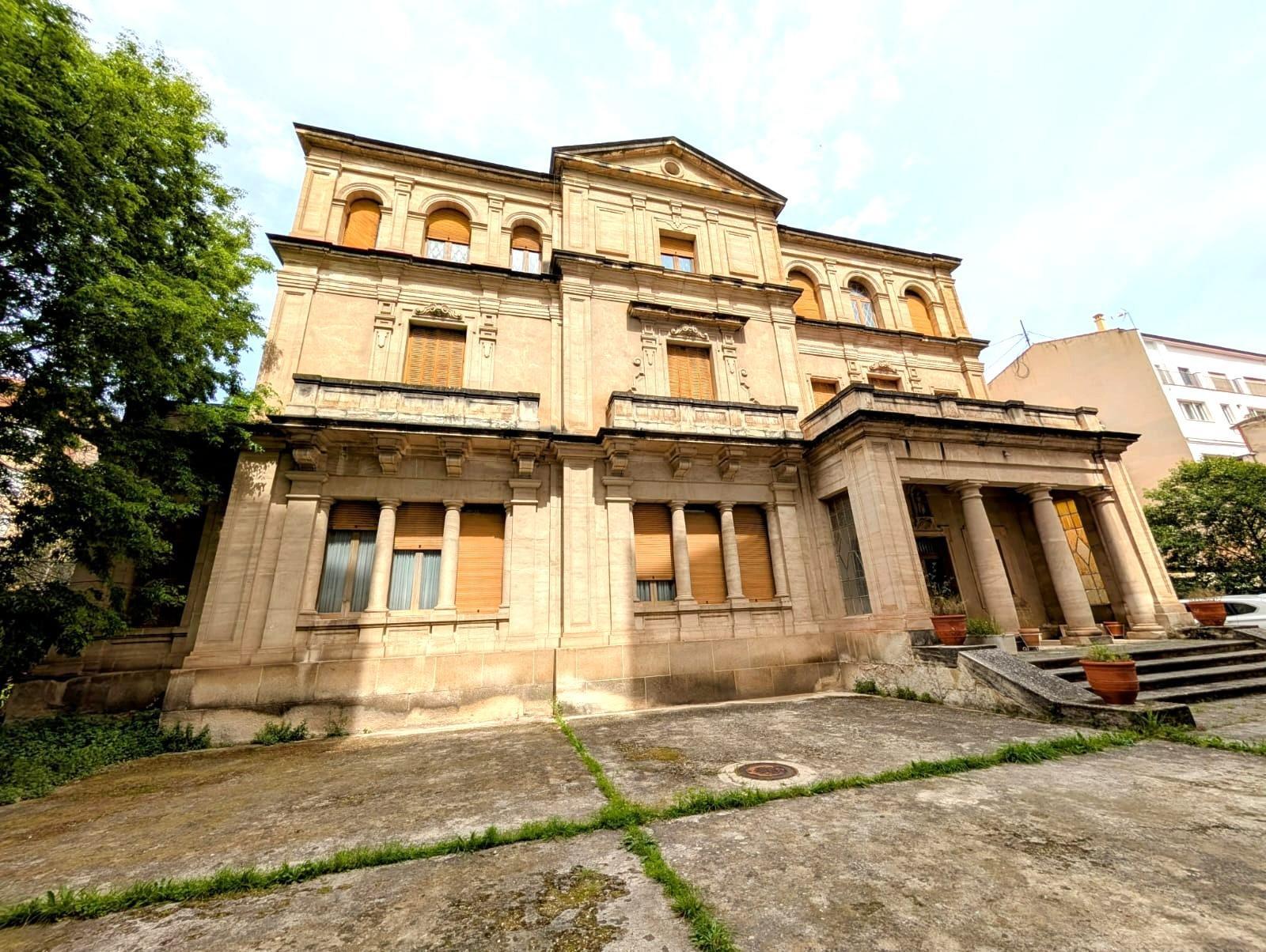 Palacete en venta para nueva delegación de Empresas en Alcoy