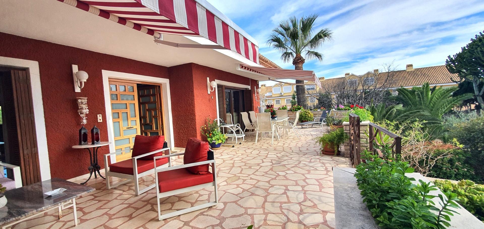 Magnífico chalet independiente en venta en La Font con parcela de 2812 metros