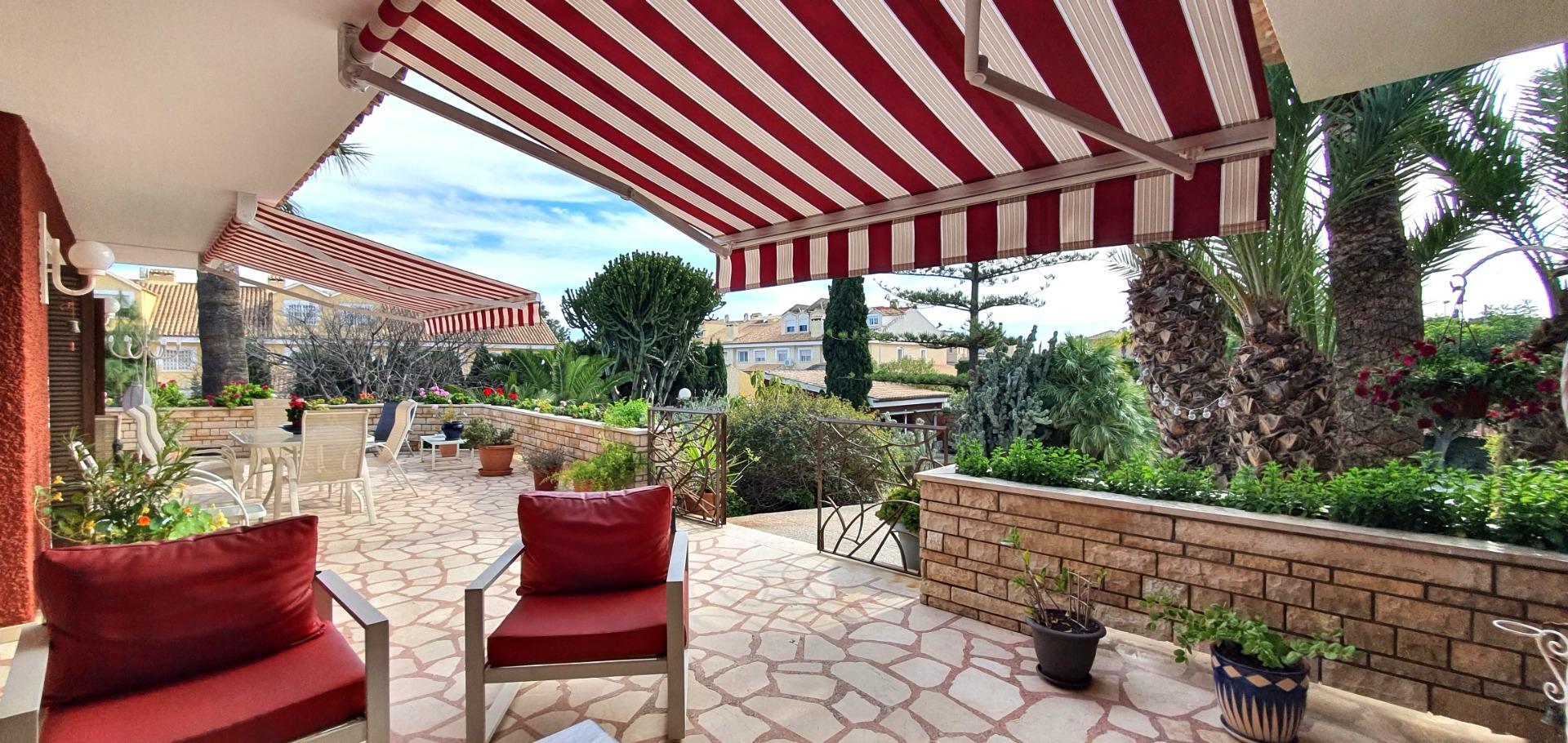 Magnífico chalet independiente en venta en La Font con parcela de 2812 metros