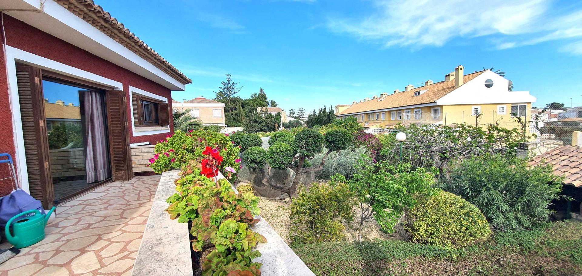 Magnífico chalet independiente en venta en La Font con parcela de 2812 metros