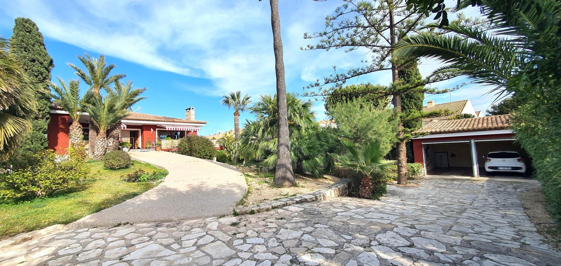 Magnífico chalet independiente en venta en La Font con parcela de 2812 metros