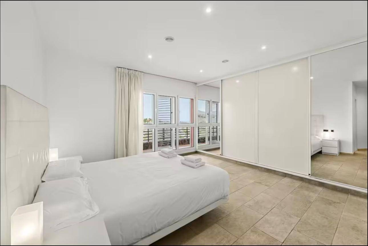 Chalet independiente con vistas al mar en San Agustín ? 300?m² y diseño exclusivo