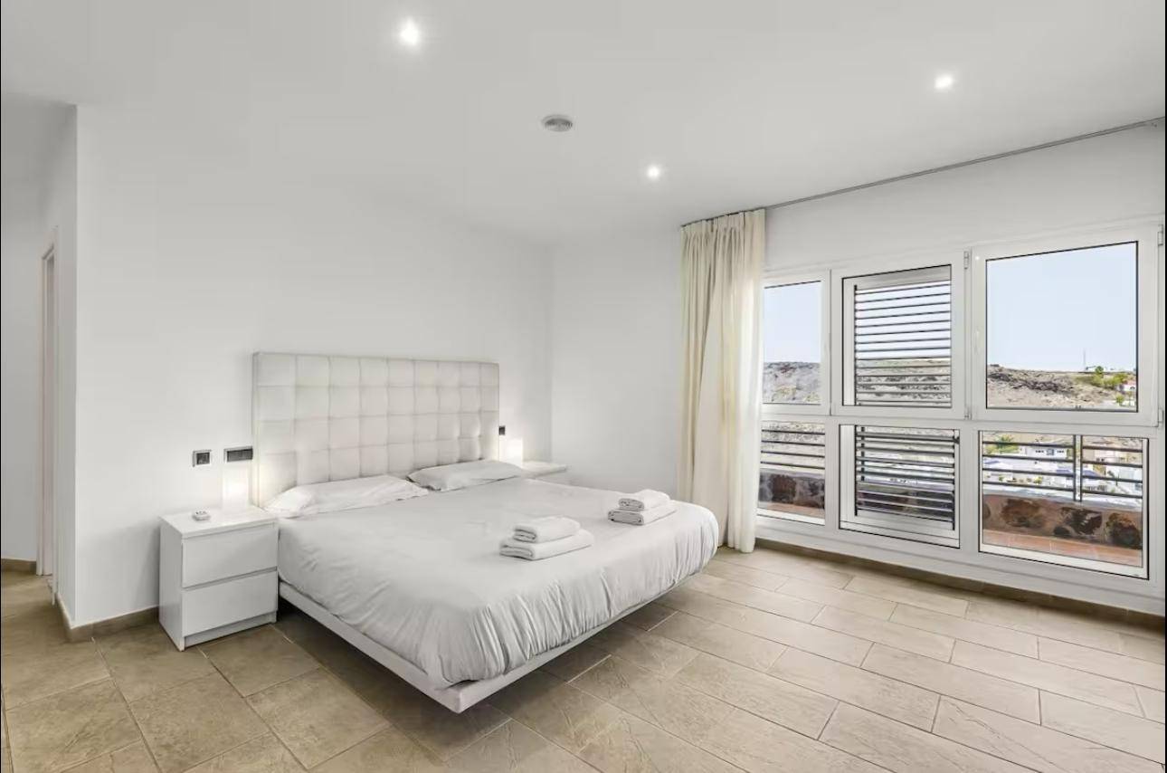 Chalet independiente con vistas al mar en San Agustín ? 300?m² y diseño exclusivo