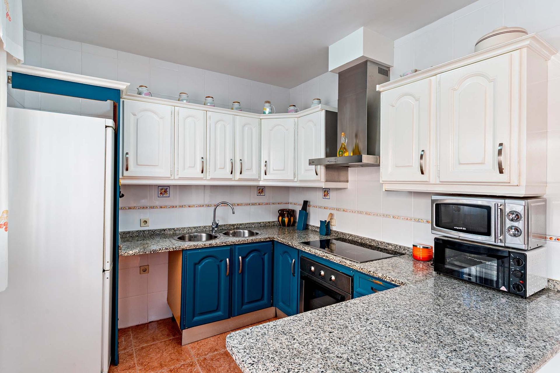 ¡CASA EN LA ZONA DEL CORTE INGLÉS Y CON GARAJE PARA DOS VEHICULOS!