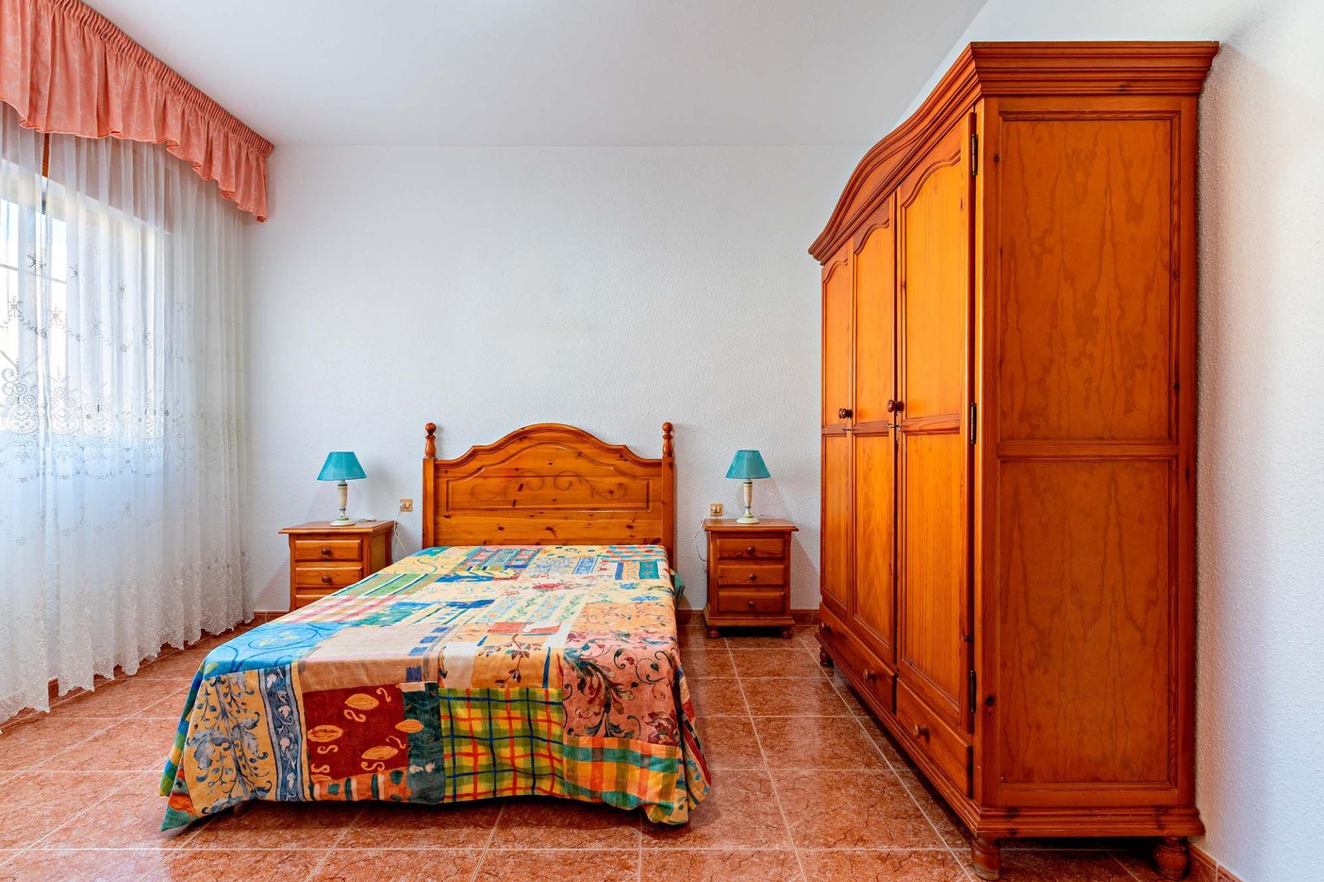 ¡CASA EN LA ZONA DEL CORTE INGLÉS Y CON GARAJE PARA DOS VEHICULOS!