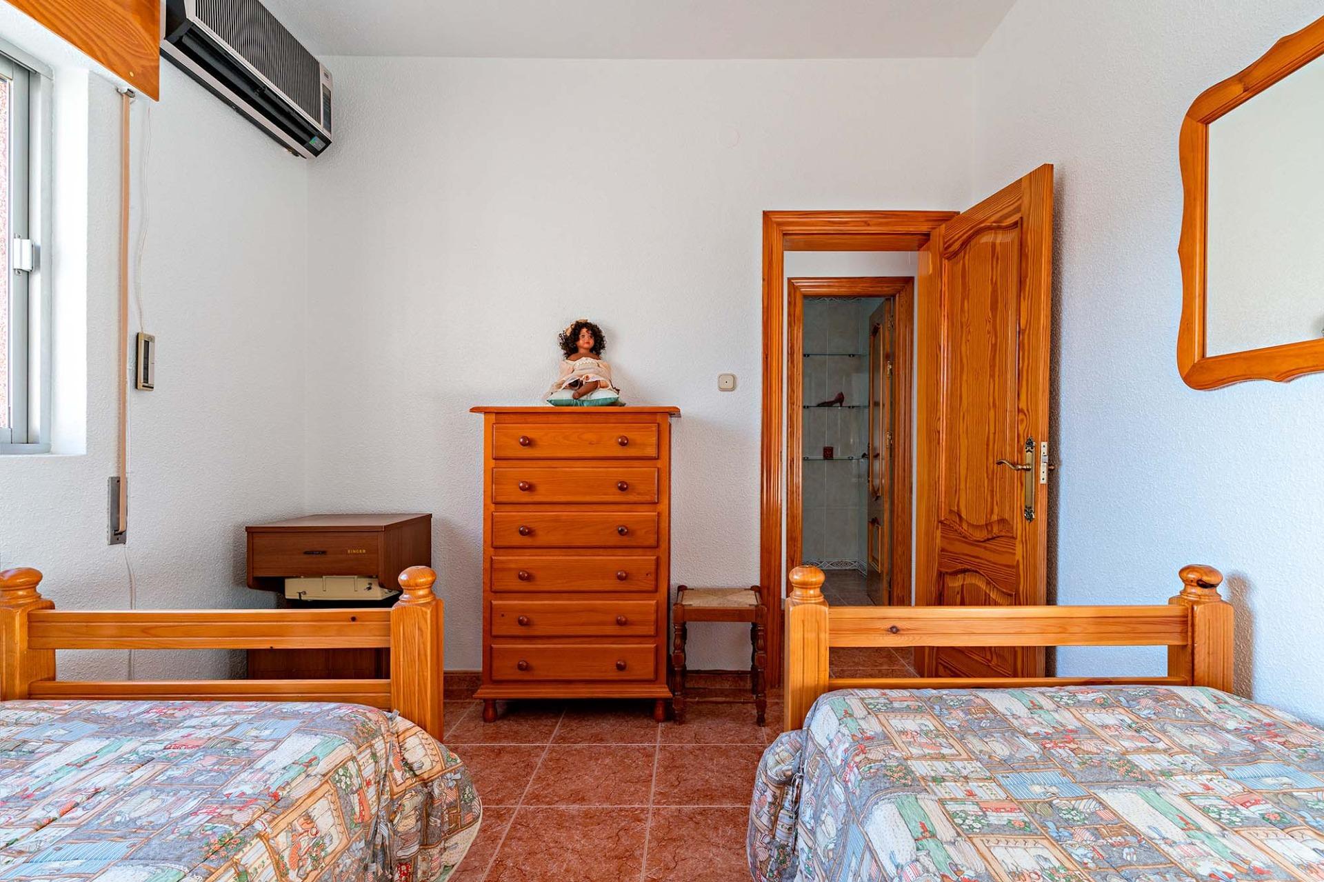 ¡CASA EN LA ZONA DEL CORTE INGLÉS Y CON GARAJE PARA DOS VEHICULOS!